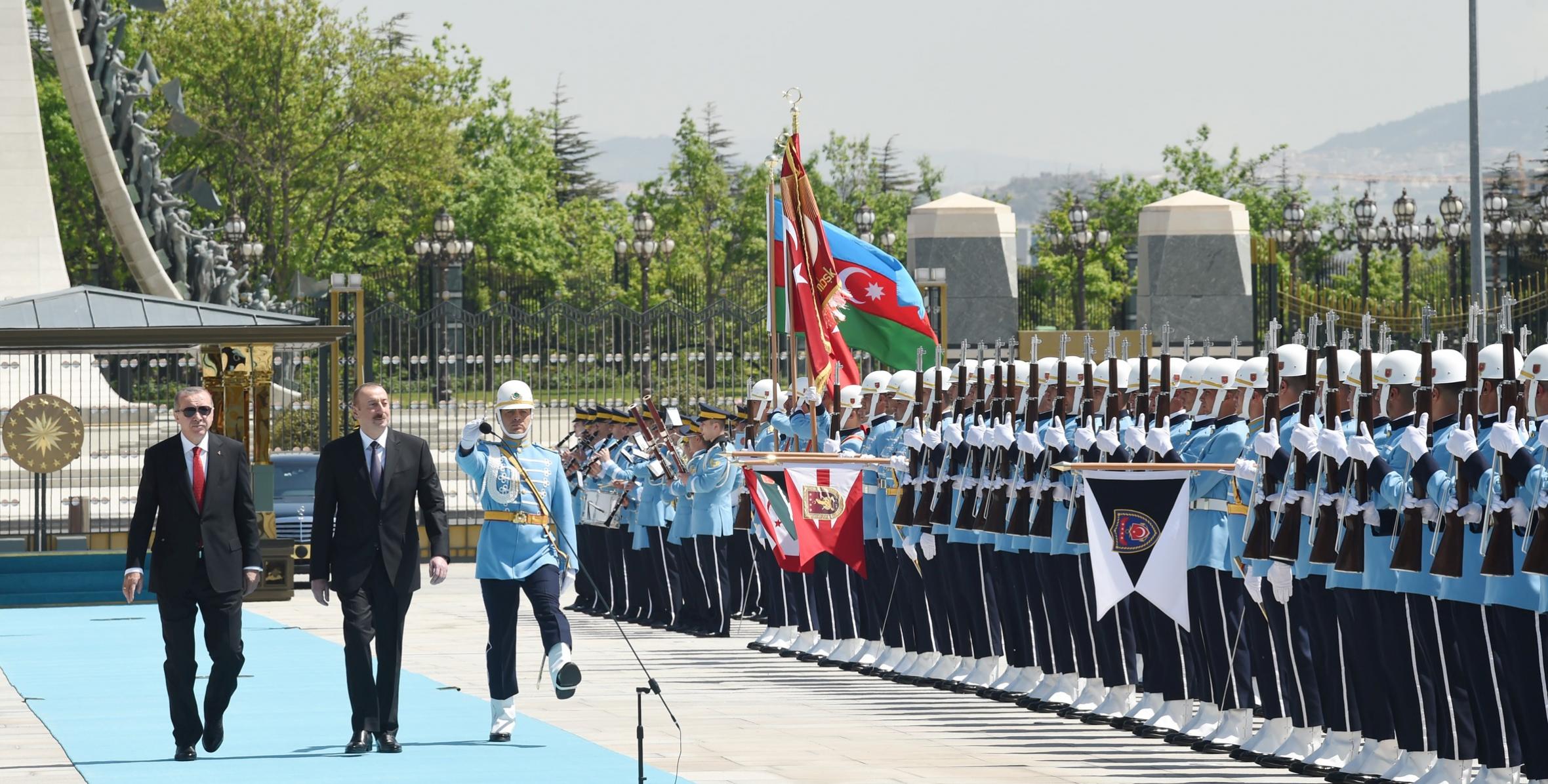 В Анкаре состоялась церемония официальной встречи Ильхама Алиева