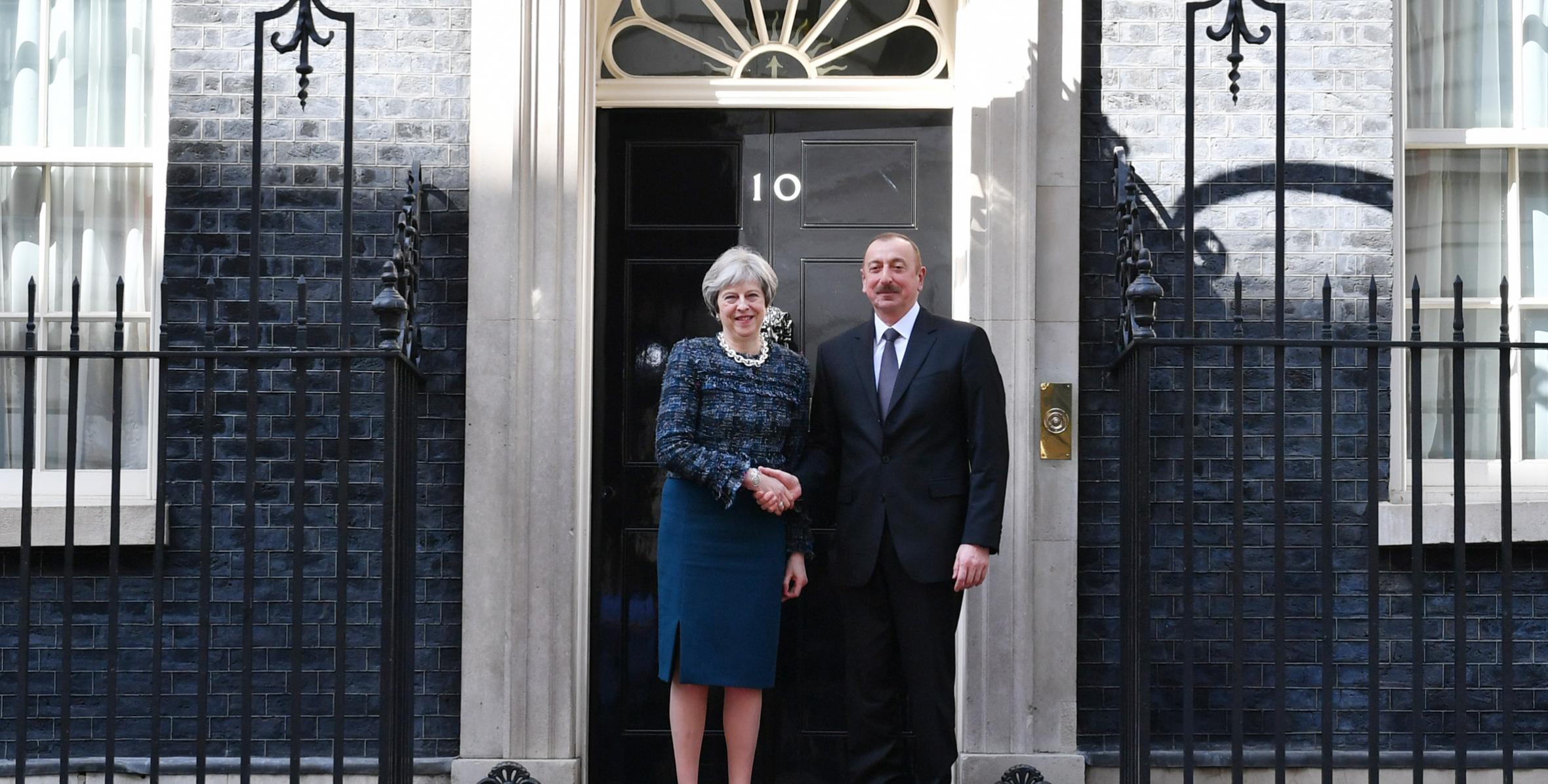 Cостоялась встреча Ильхама Алиева с премьер-министром Соединенного Королевства Великобритании и Северной Ирландии Терезой Мэй