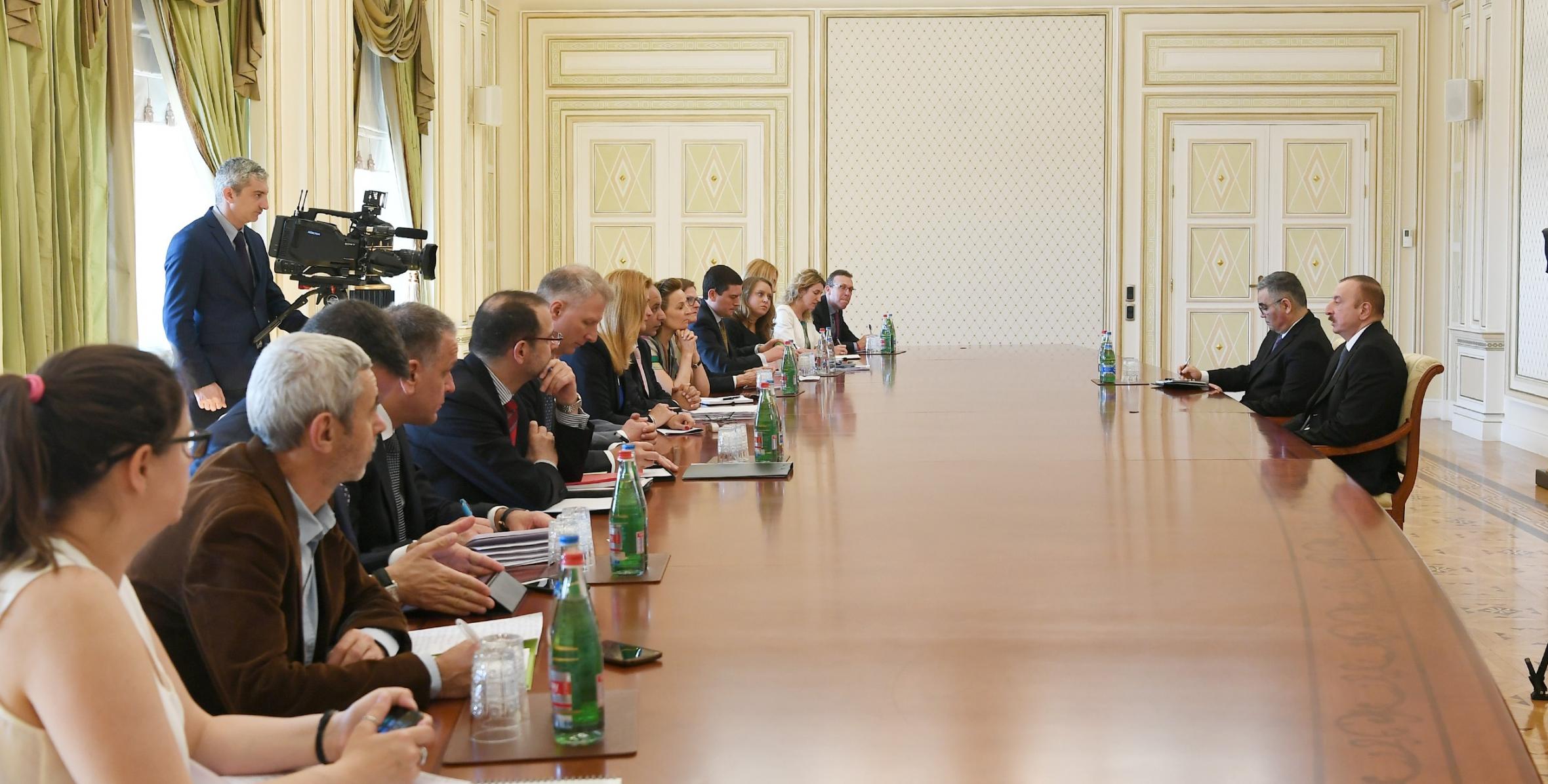 Ильхам Алиев принял делегацию членов Комитета парламентского сотрудничества Европейский Союз-Азербайджан