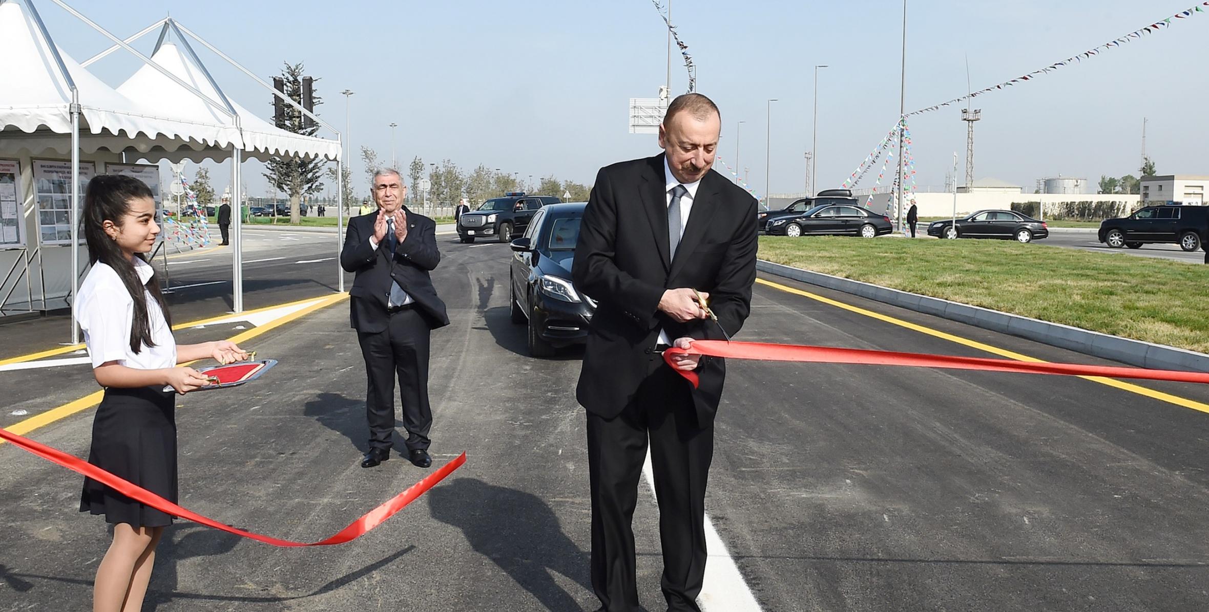 Ильхам Алиев принял участие в открытии перехода от Бакинского олимпийского стадиона к проспекту Гейдара Алиева и разноуровневой дорожной развязки