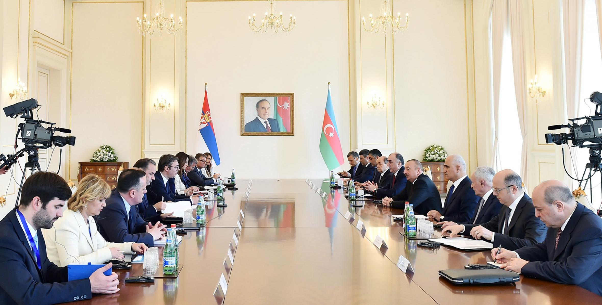 Состоялась встреча Ильхама Алиева и Президента Республики Сербия Александра Вучича в расширенном составе с участием делегаций