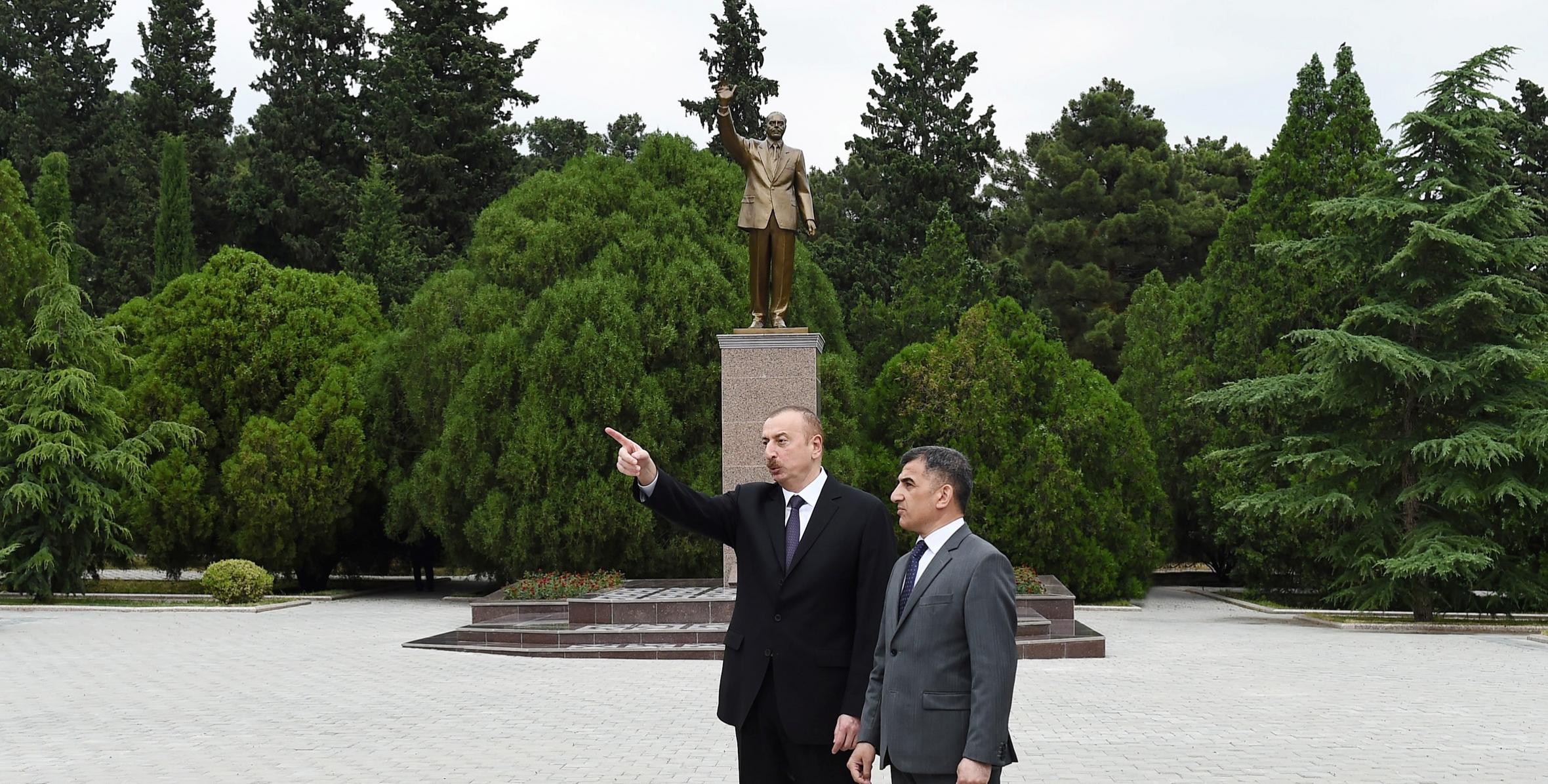 Ilham Aliyev visited statue of national leader Heydar Aliyev in Naftalan
