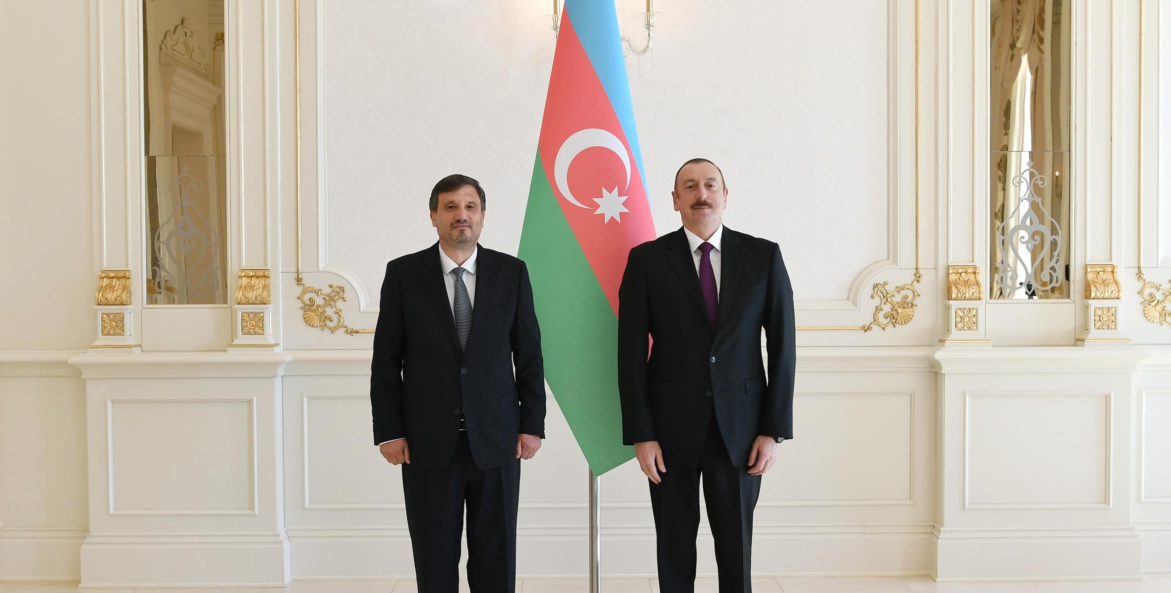 Ilham Aliyev received credentials of incoming Bulgarian ambassador