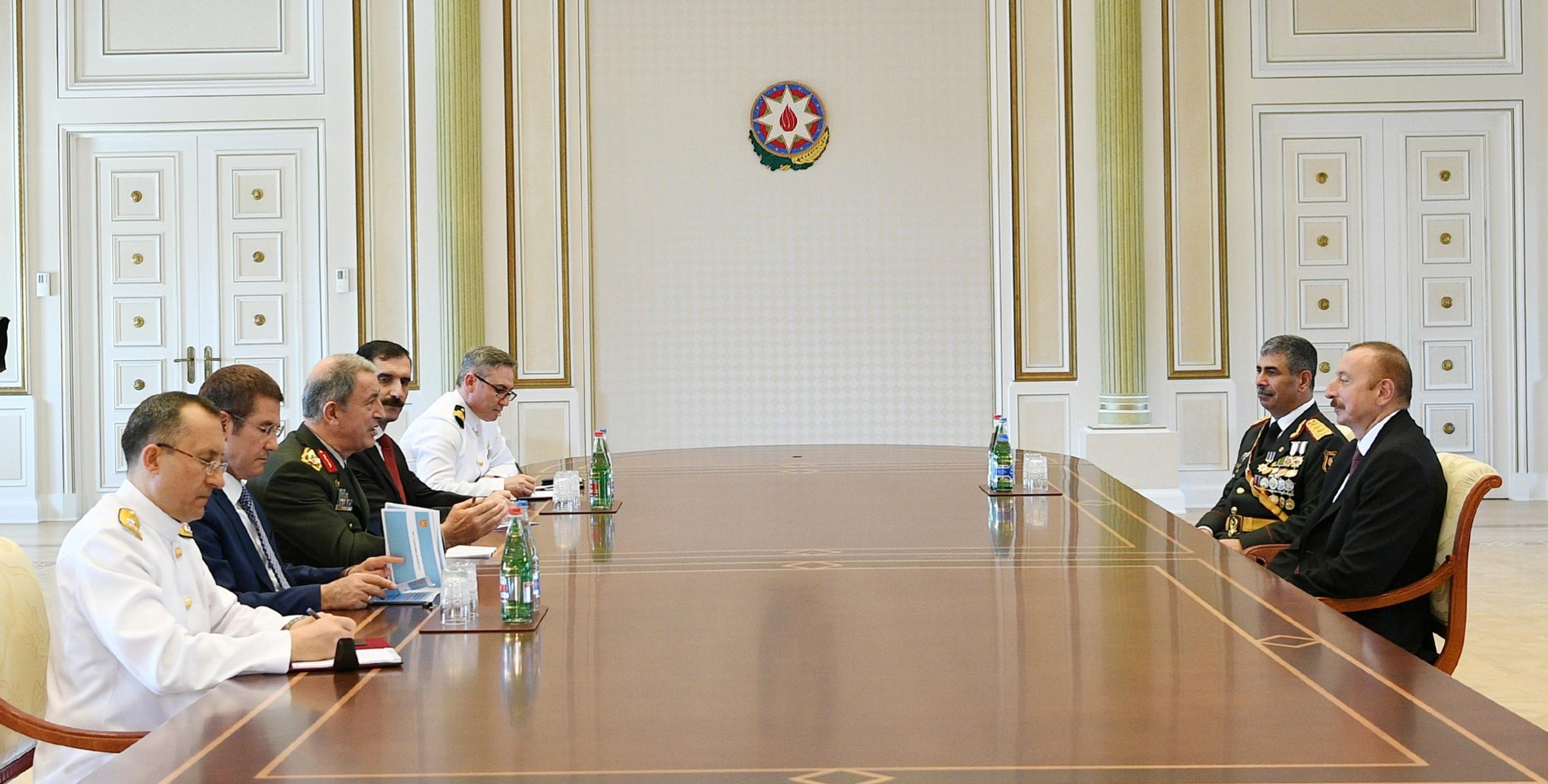 Ильхам Алиев принял начальника Генерального штаба Вооруженных сил и министра обороны Турции