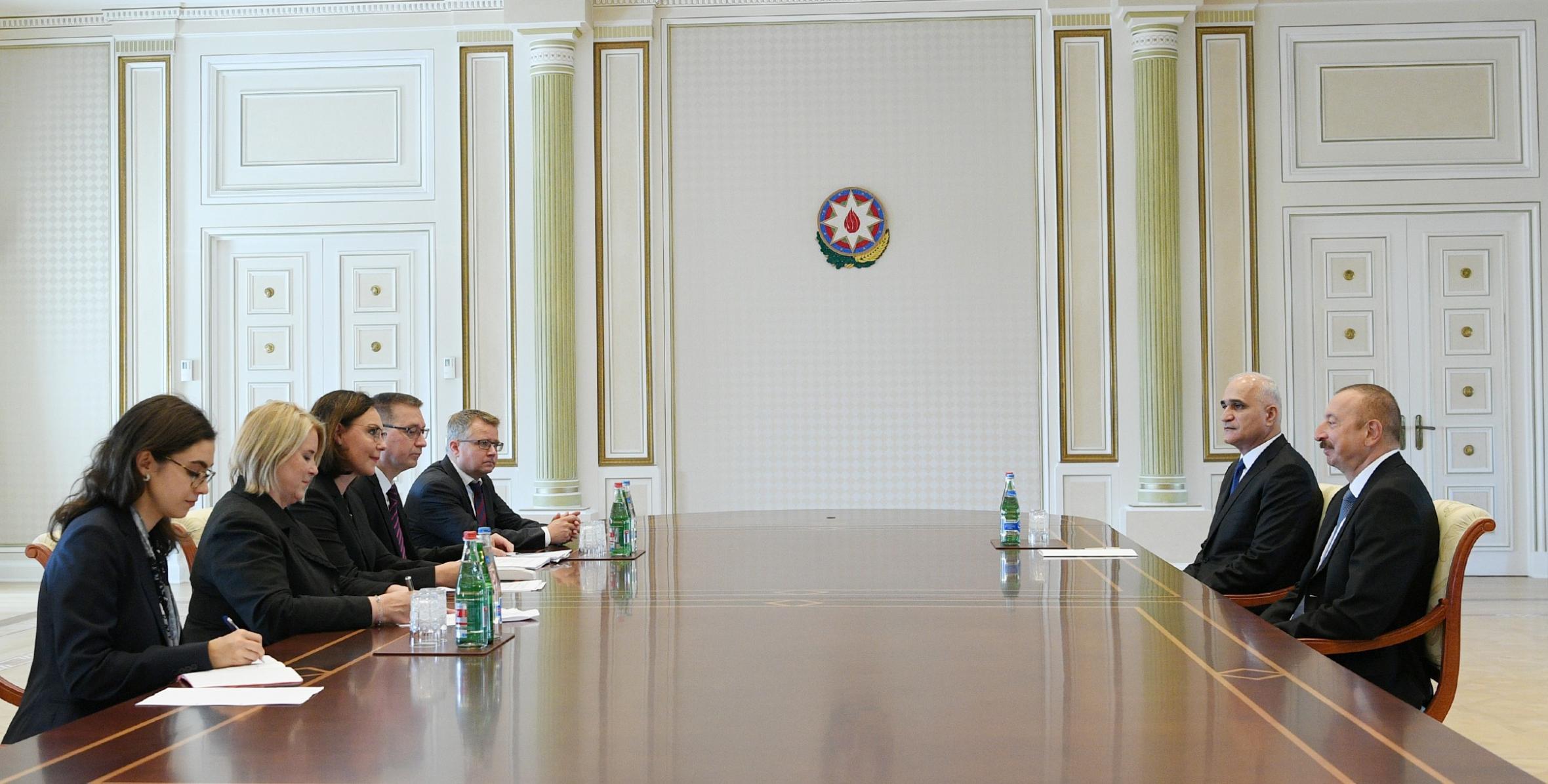 Ильхам Алиев принял делегацию во главе с министром внешней торговли и развития Финляндии