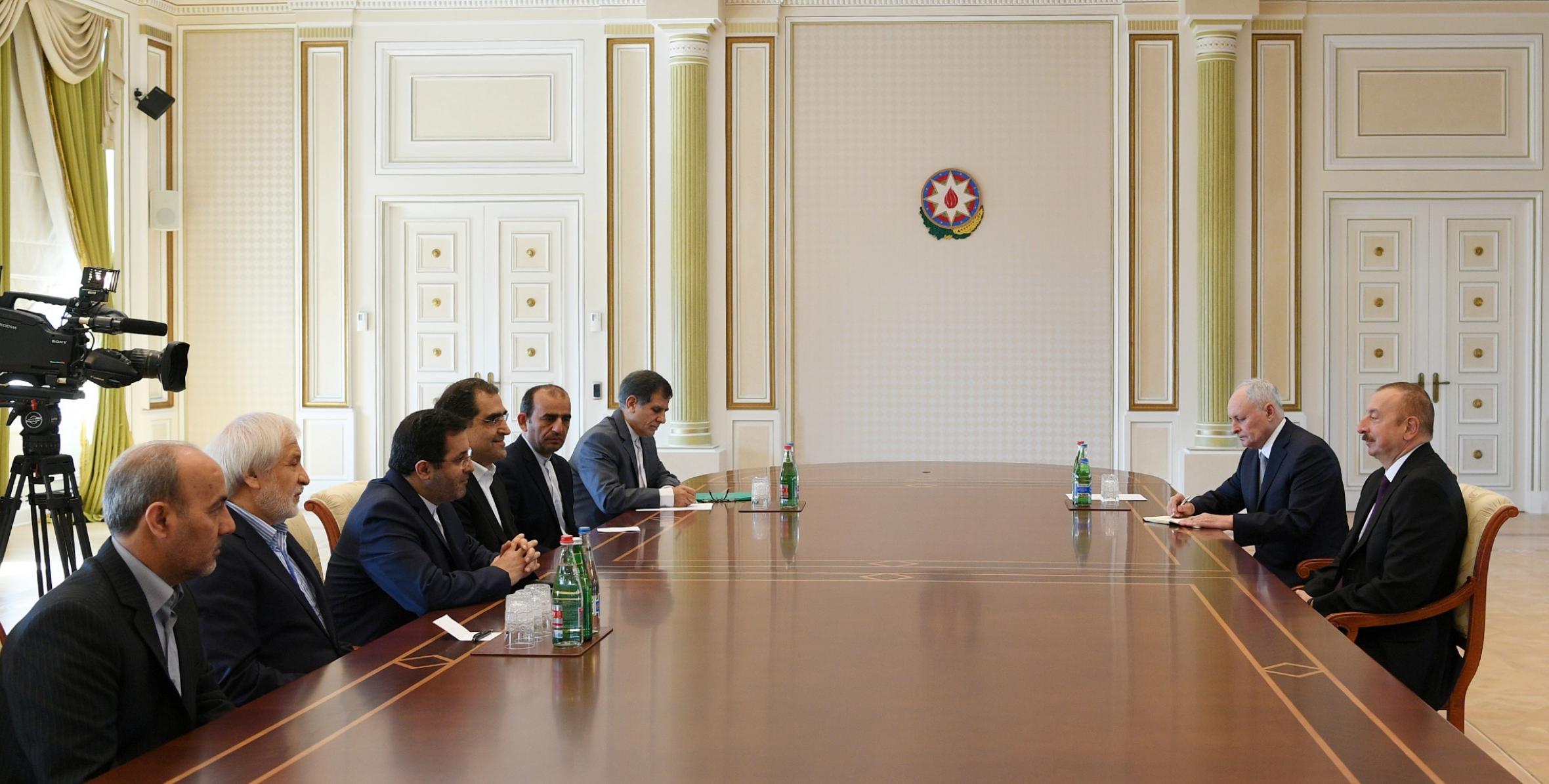 Ильхам Алиев принял делегацию во главе с министром здравоохранения, лечения и медицинского образования Ирана