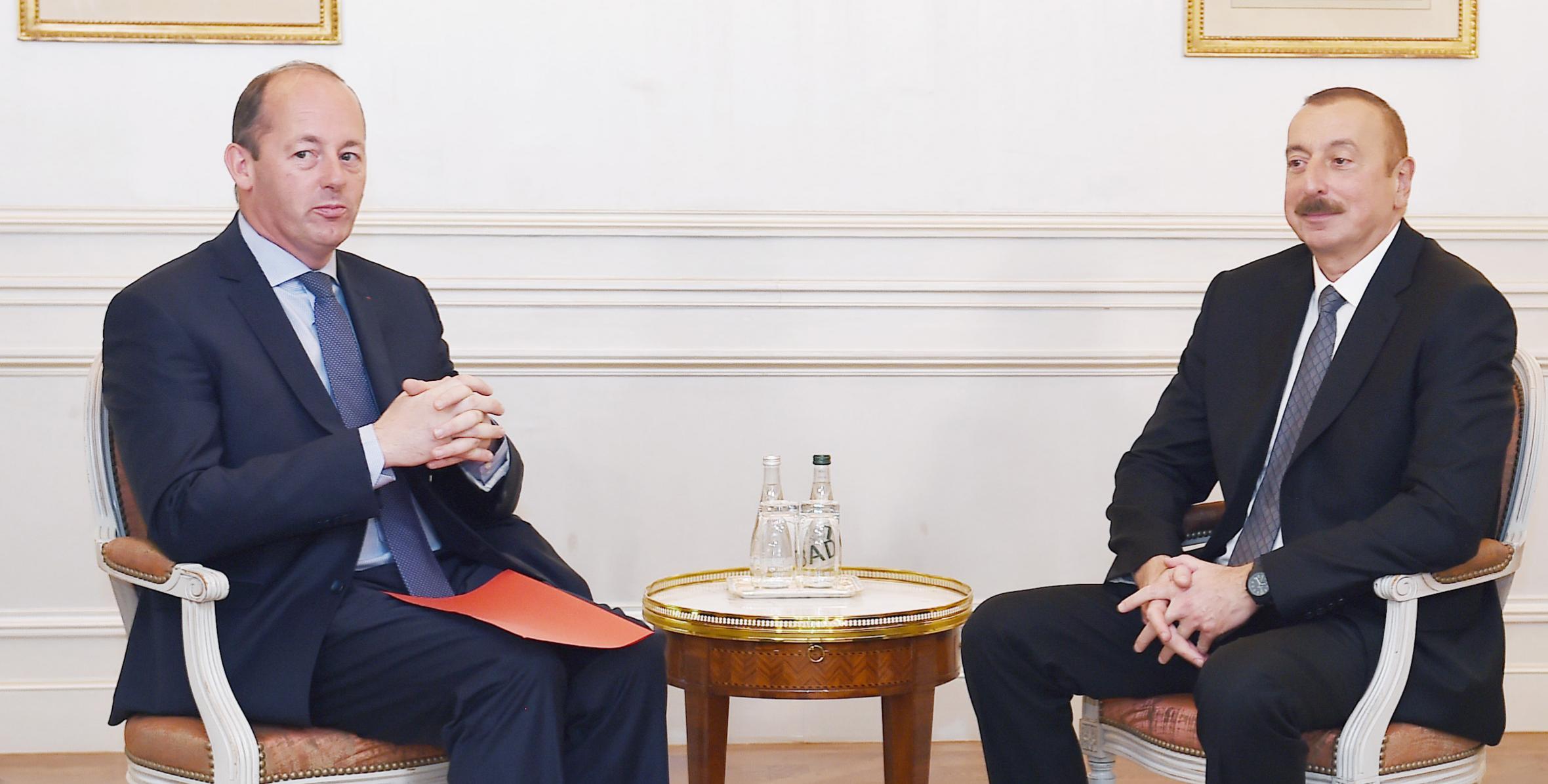 Ильхам Алиев встретился в Париже с вице-президентом компании Airbus по Евразии Сильвером Делонэ