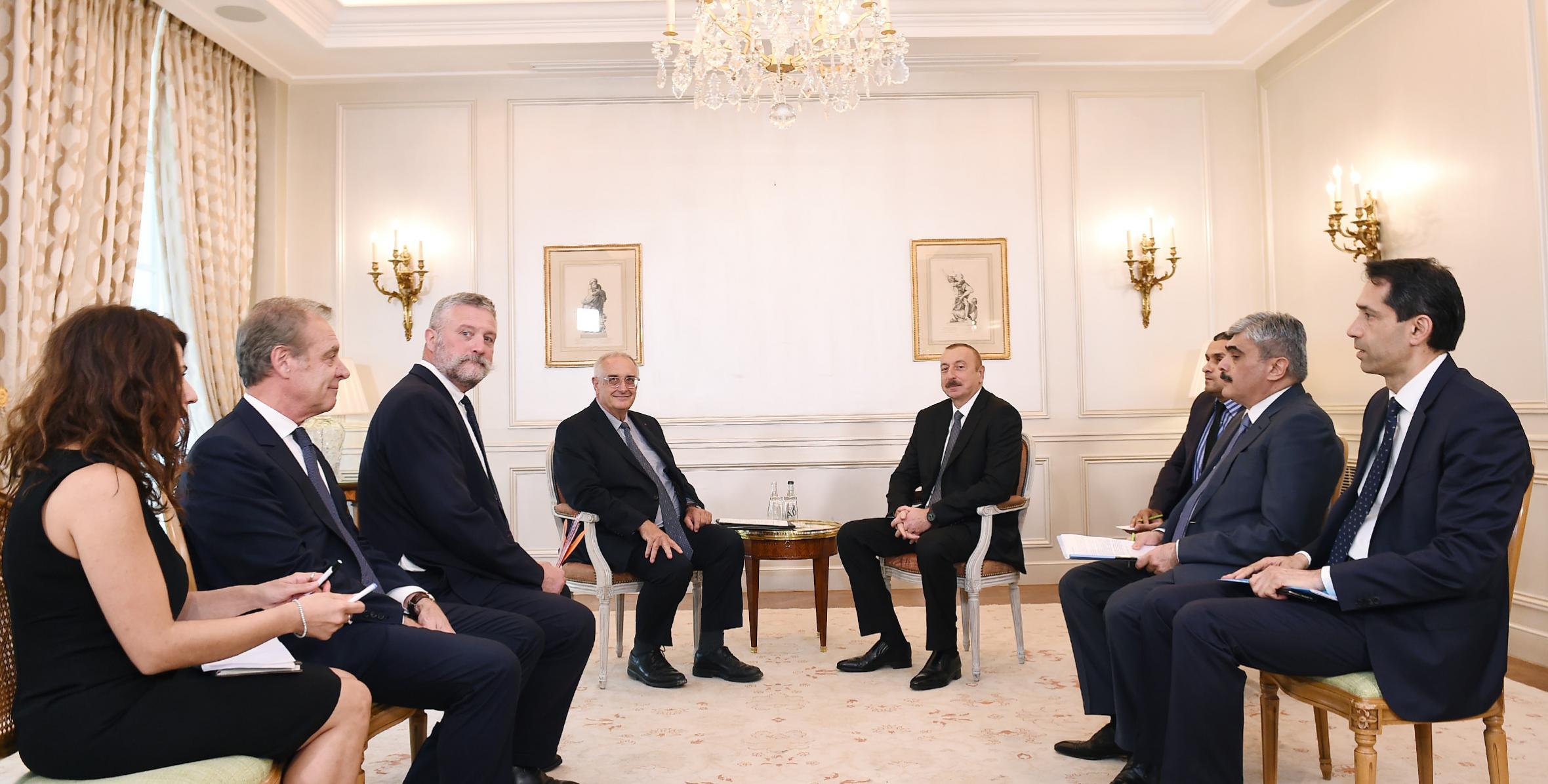 Ильхам Алиев встретился в Париже с председателем и генеральным директором группы NAVAL Эрве Гию