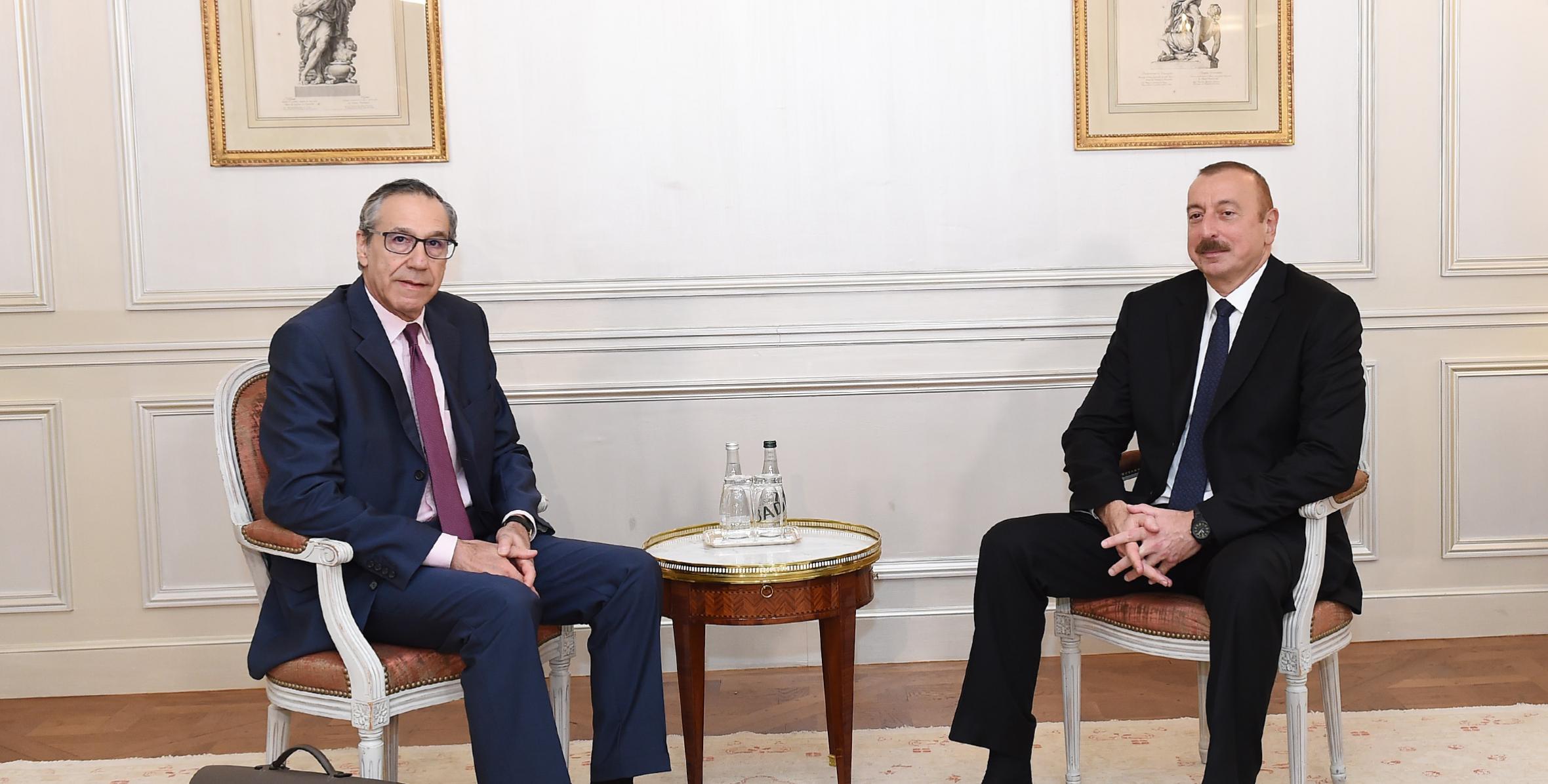 Ильхам Алиев встретился в Париже с заместителем генерального исполнительного секретаря компании Bouygues Travaux Publics Марком Адлером