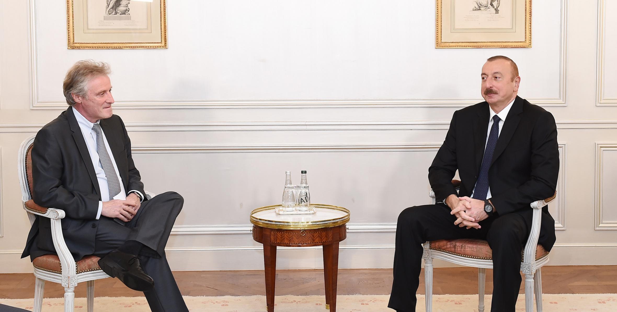 Ильхам Алиев встретился в Париже с генеральным вице-президентом компании Thales International