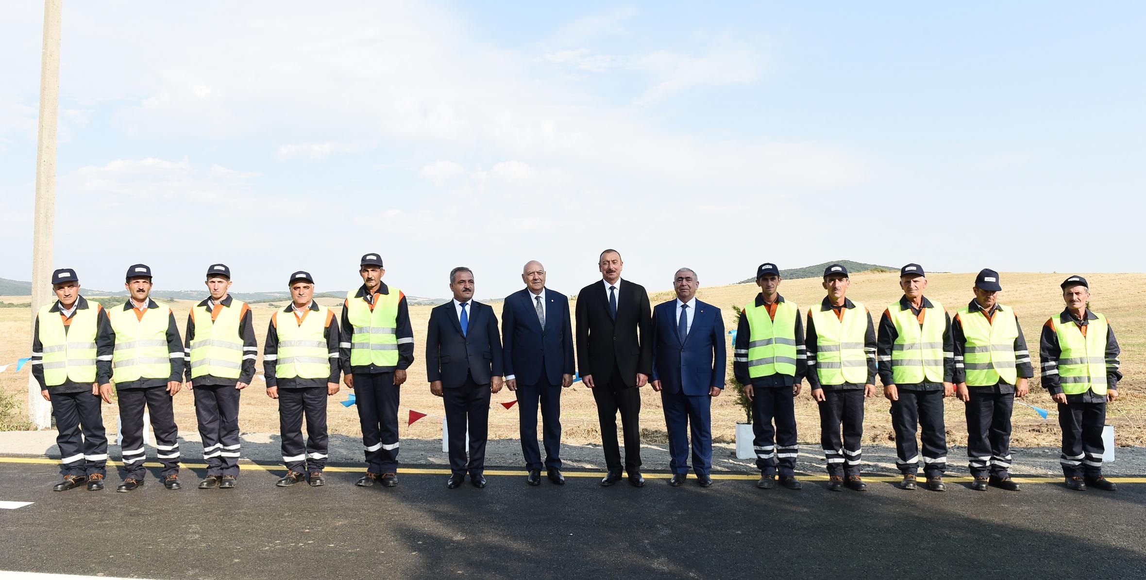 Ильхам Алиев в рамках поездки в Исмаиллинский район принял участие в открытии автомобильной дороги Муганлы-Исмаиллы-Мингя-Кейвенди-Шабийан-Бахлийа
