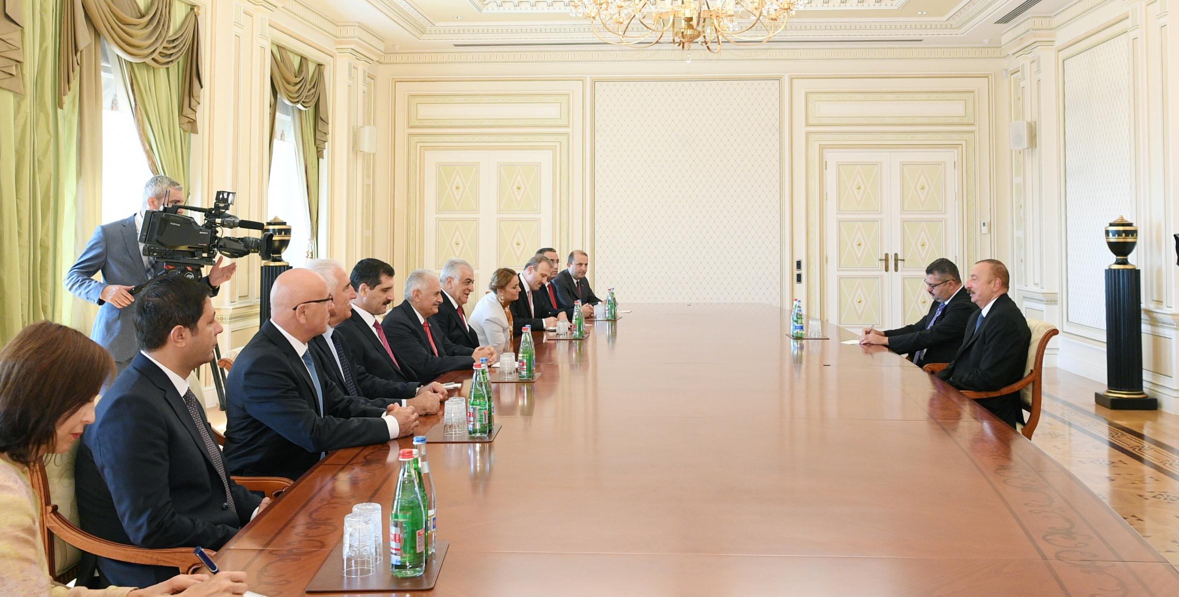 Ильхам Алиев принял делегацию во главе с председателем Великого национального собрания Турции
