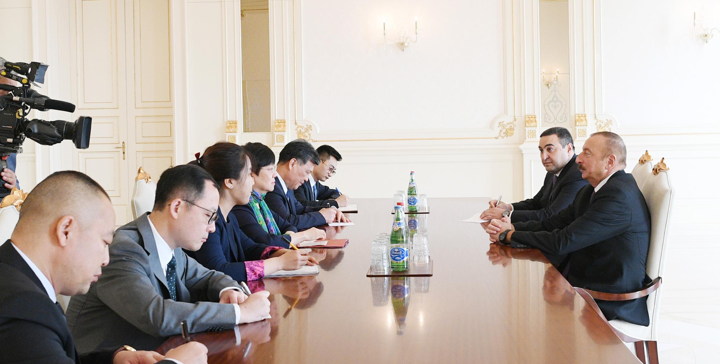 Ильхам Алиев принял делегацию Китая