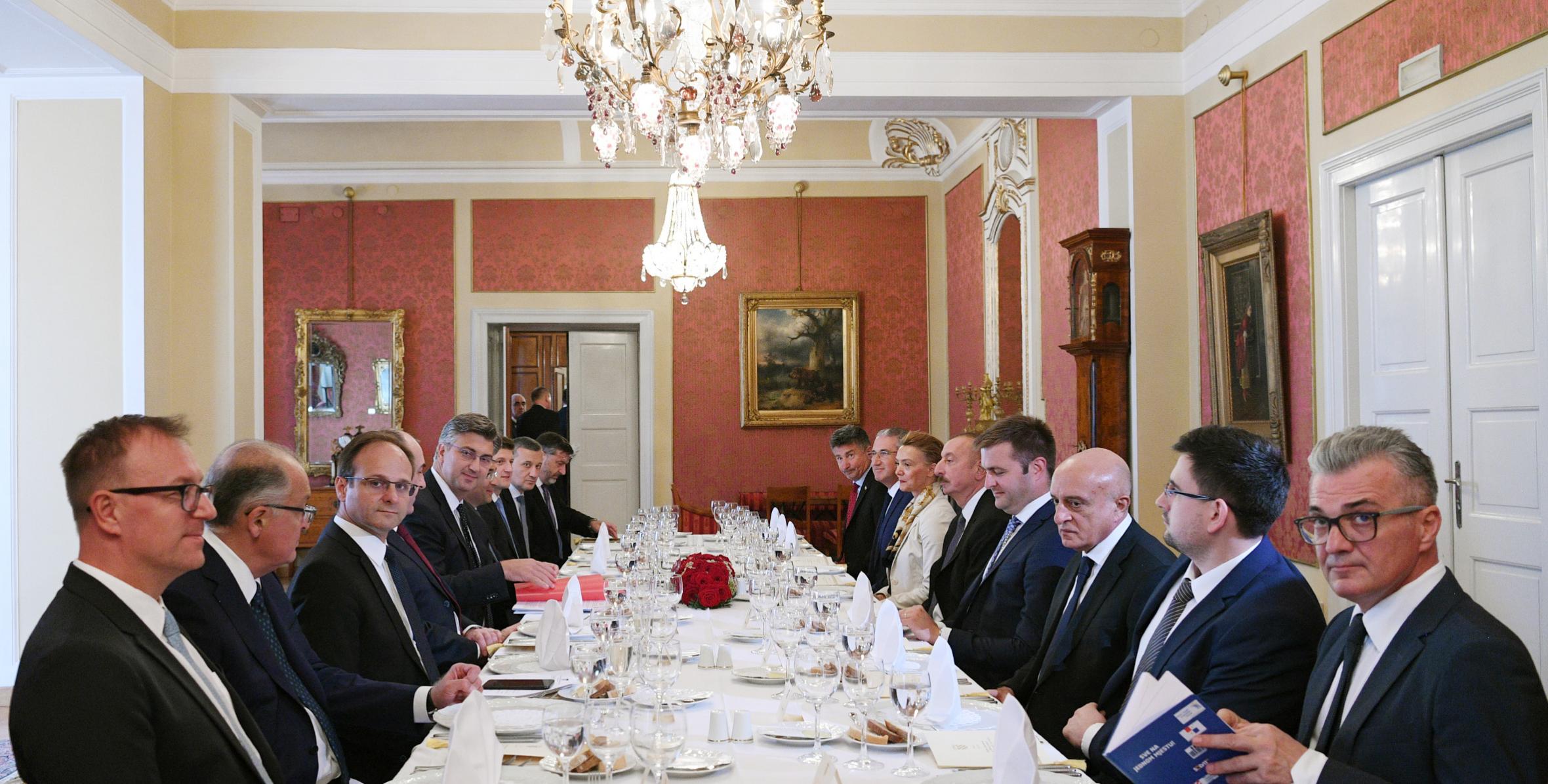 Состоялся рабочий обед Ильхама Алиева и премьер-министра Хорватии Андрея Пленковича