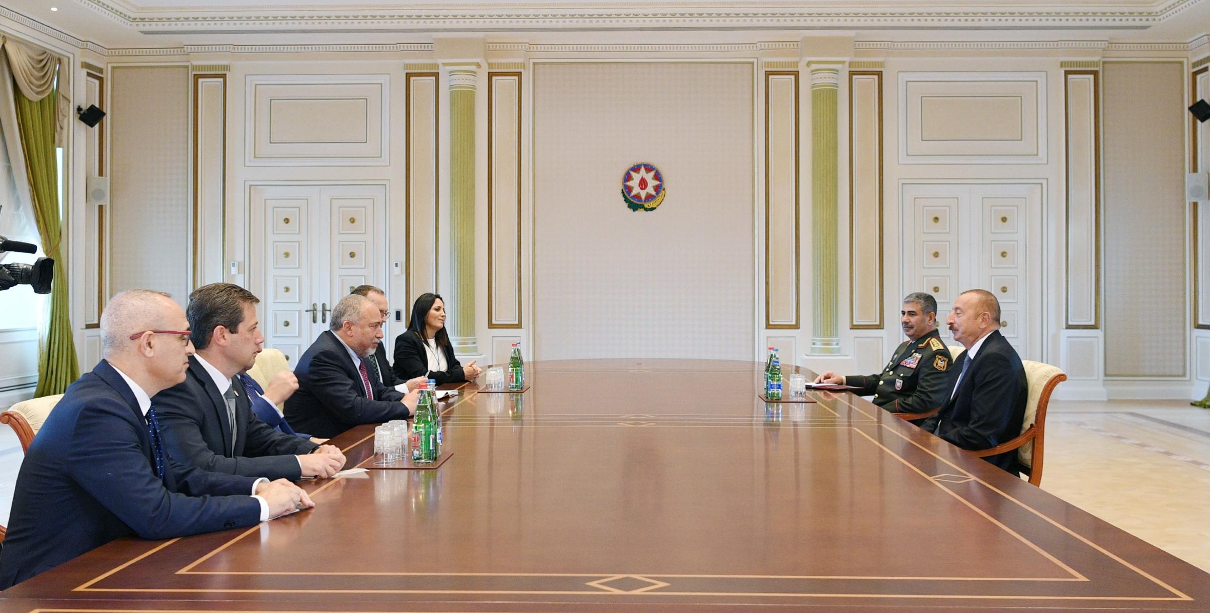 Ильхам Алиев принял делегацию во главе с министром обороны Израиля