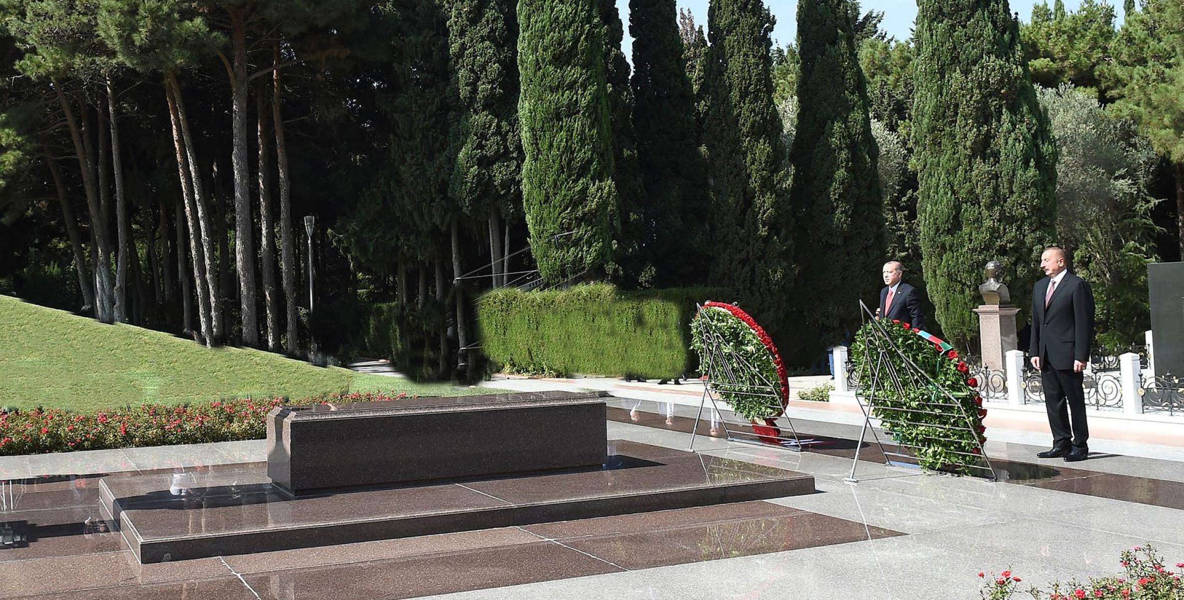 Ильхам Алиев и Президент Реджеп Тайип Эрдоган посетили могилу общенационального лидера Гейдара Алиева