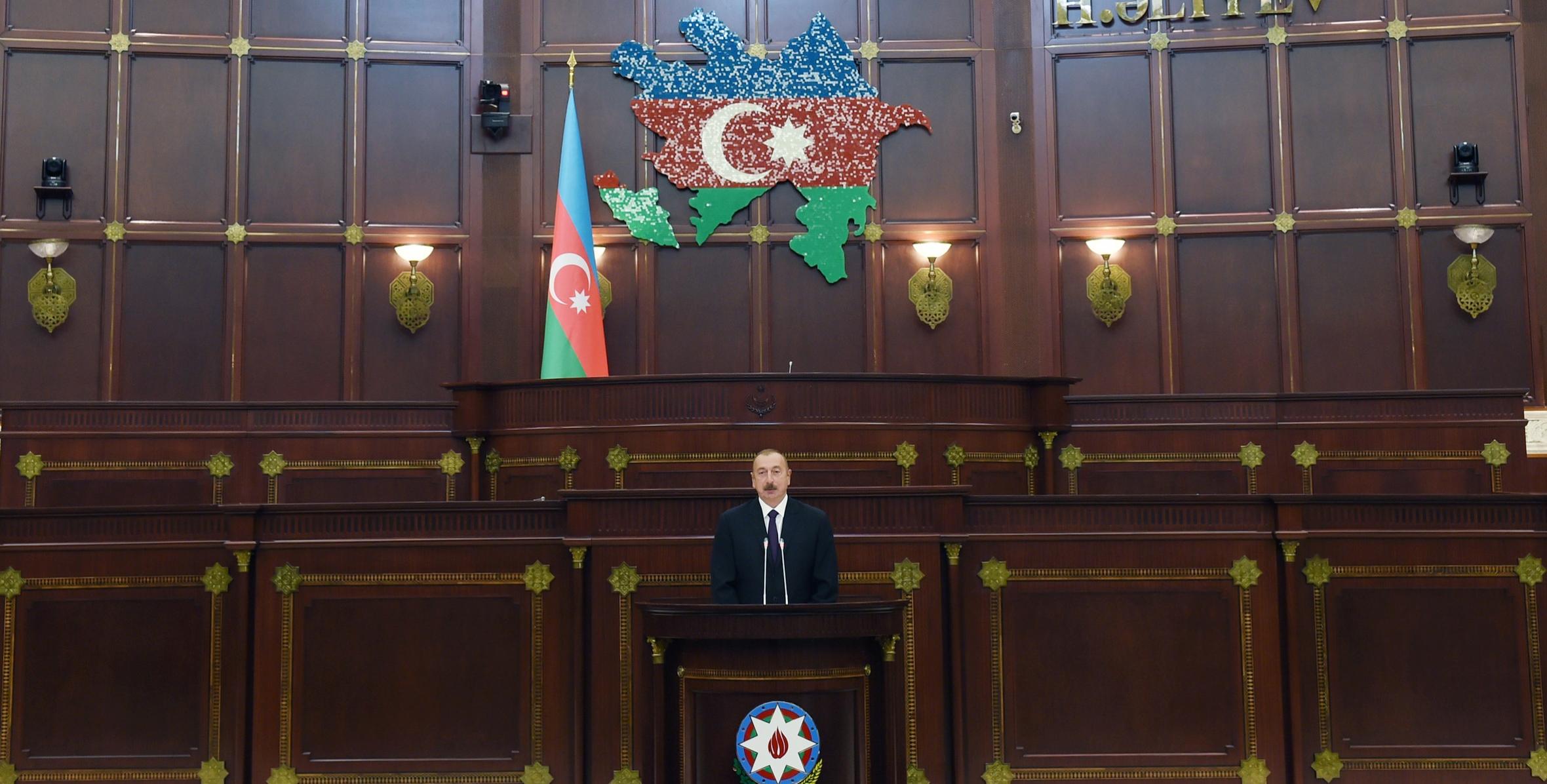 Ильхам Алиев принял участие в заседании, посвященное 100-летию Азербайджанского парламента