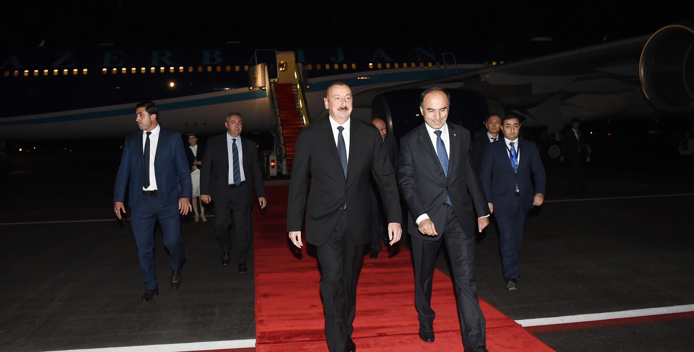 Ильхам Алиев прибыл с визитом в Таджикистан