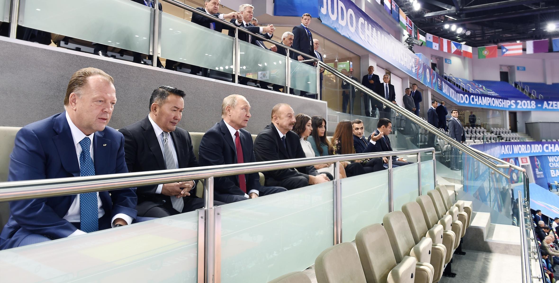 Президенты Азербайджана, России и Монголии наблюдали за ходом смешанных командных соревнований чемпионата мира по дзюдо