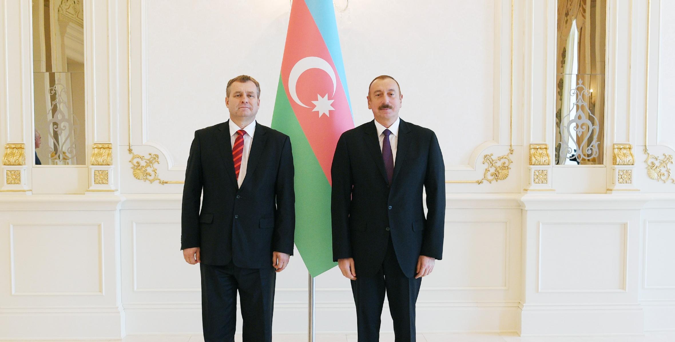 Ильхам Алиев принял верительные грамоты новоназначенного посла Чехии в Азербайджане