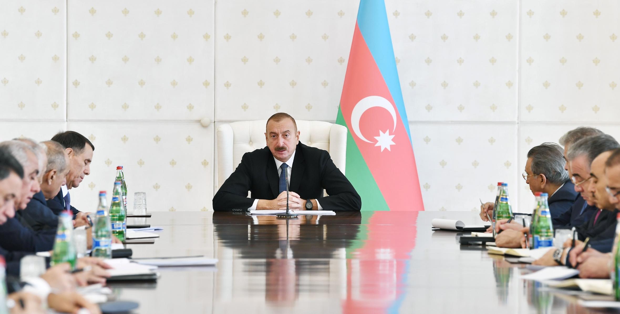 Под председательством Ильхама Алиева состоялось заседание Кабинета Министров, посвященное итогам социально-экономического развития за девять месяцев 2018 года и предстоящим задачам