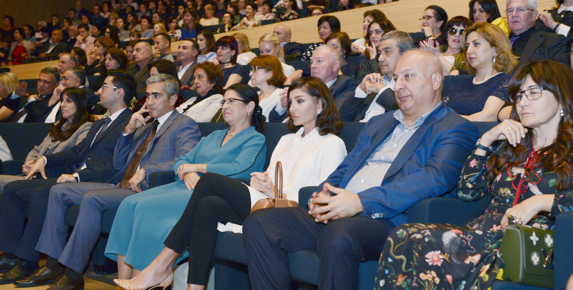 Birinci vitse-prezidenti Mehriban Əliyeva  “Turetski xoru”nun konsertini izləyib