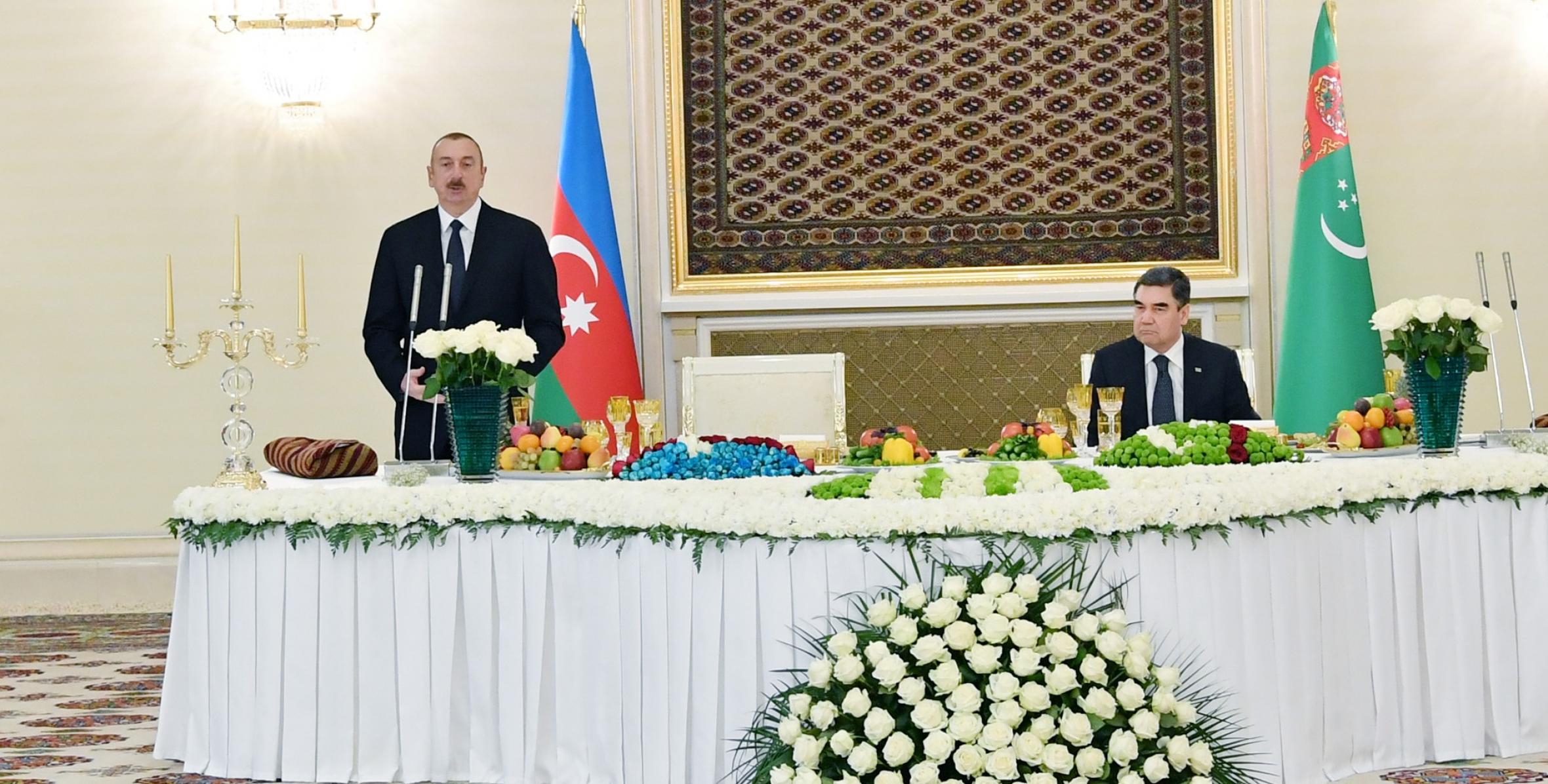 Turkmen President Gurbanguly Berdimuhamedov hosted official dinner in honor of Azerbaijani President Ilham Aliyev