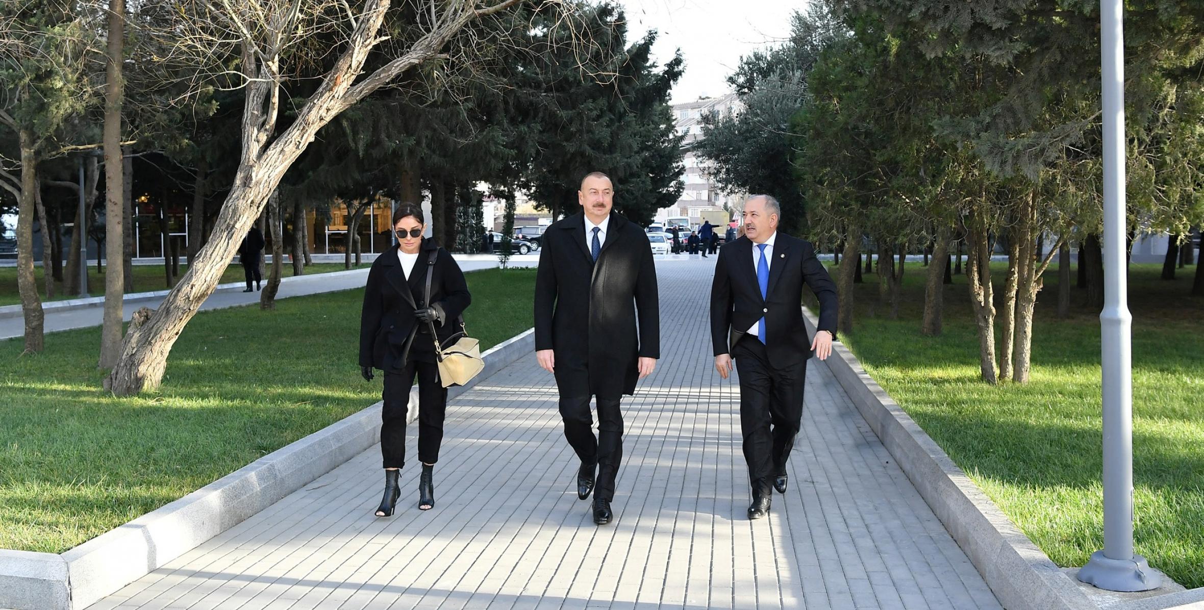 Ilham Aliyev viewed conditions created at newly-reconstructed recreation park in Yeni Yasamal residential area in Baku