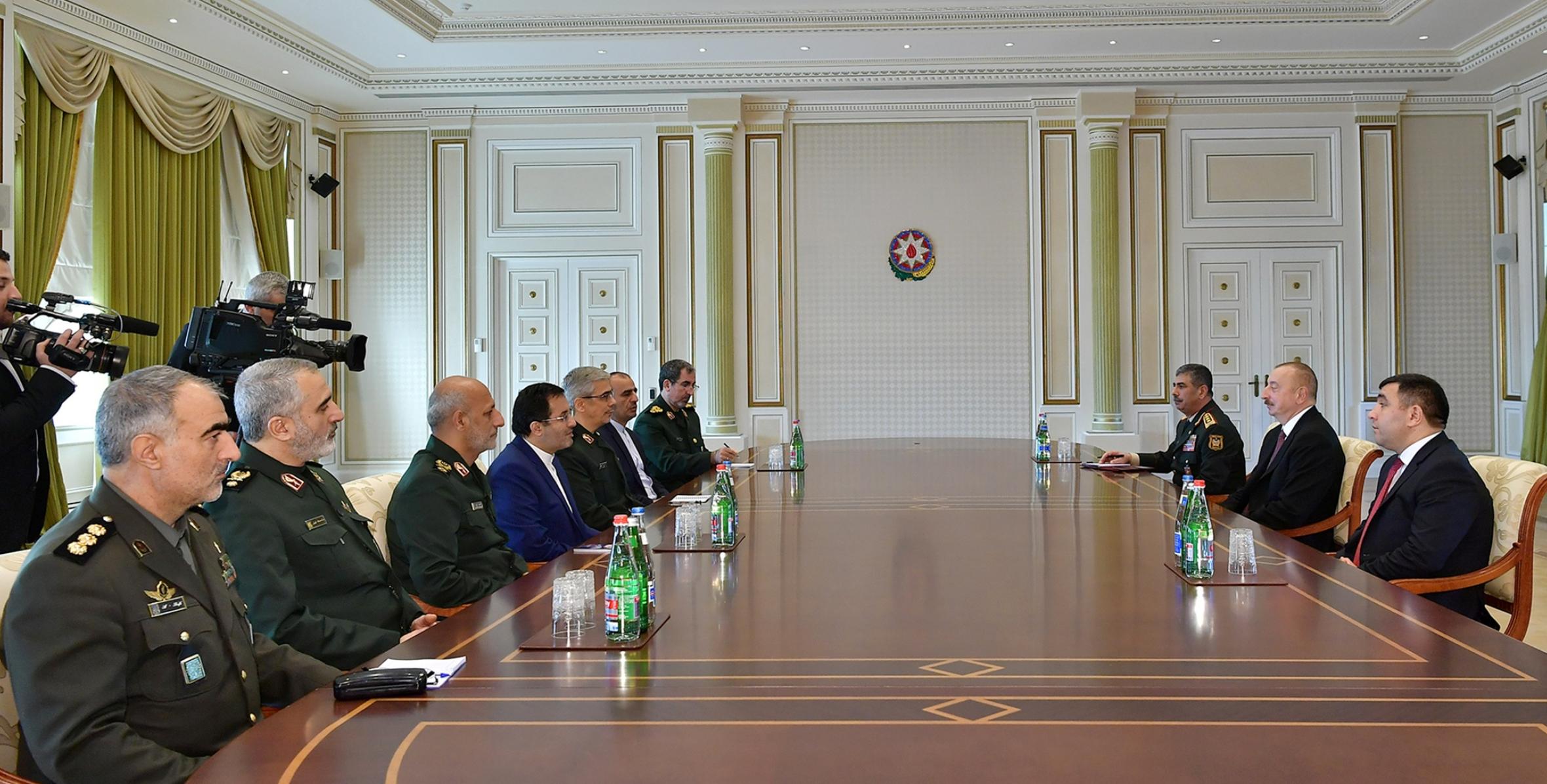 Ильхам Алиев принял делегацию под руководством начальника Генерального штаба Вооруженных сил Ирана