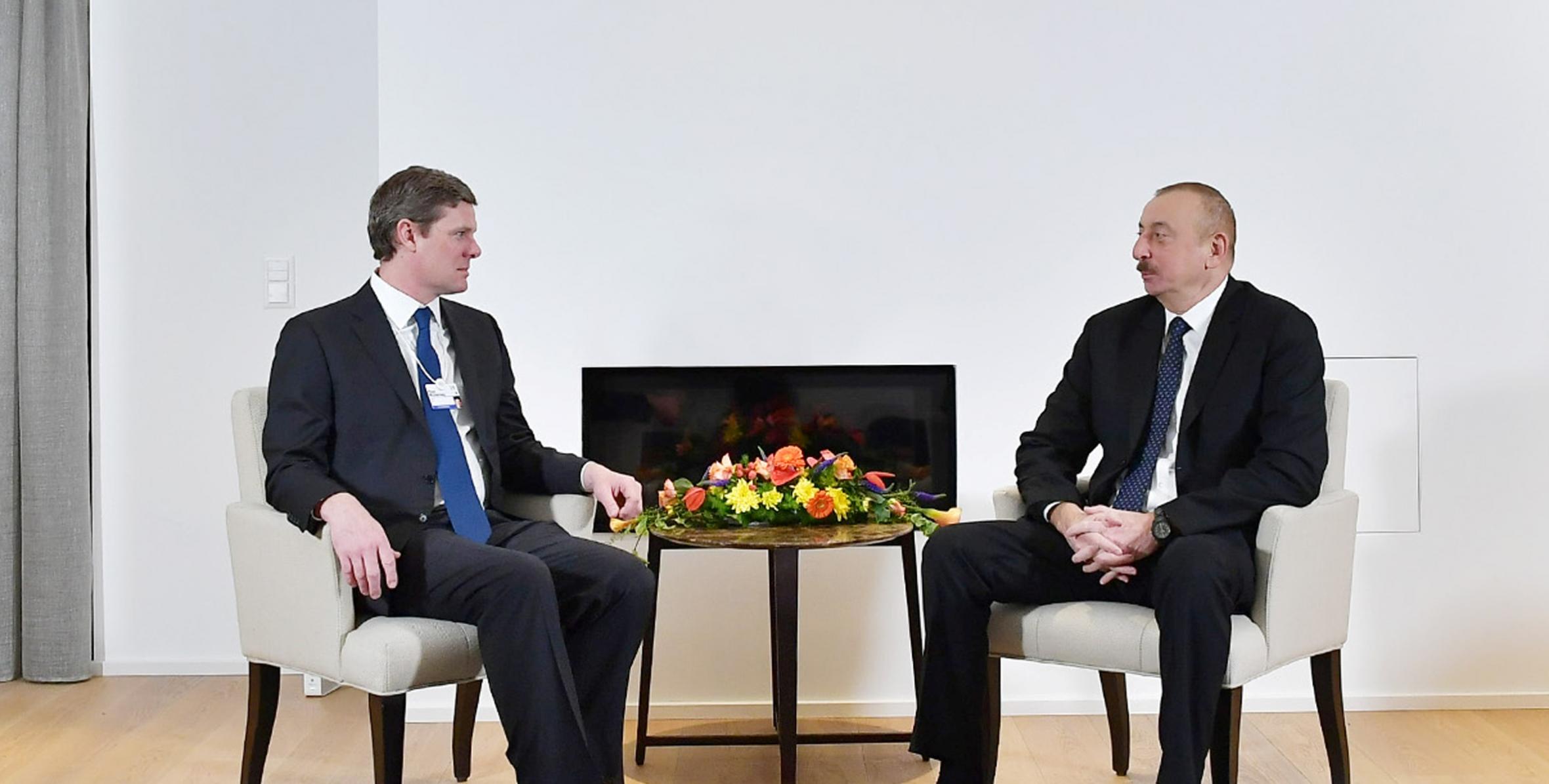 Ильхам Алиев встретился в Давосе с президентом компании Visa