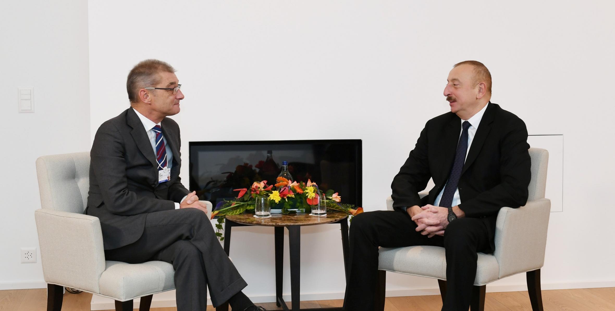 İlham Əliyev Davosda “Procter and Gamble Europe” şirkətinin prezidenti ilə görüşüb