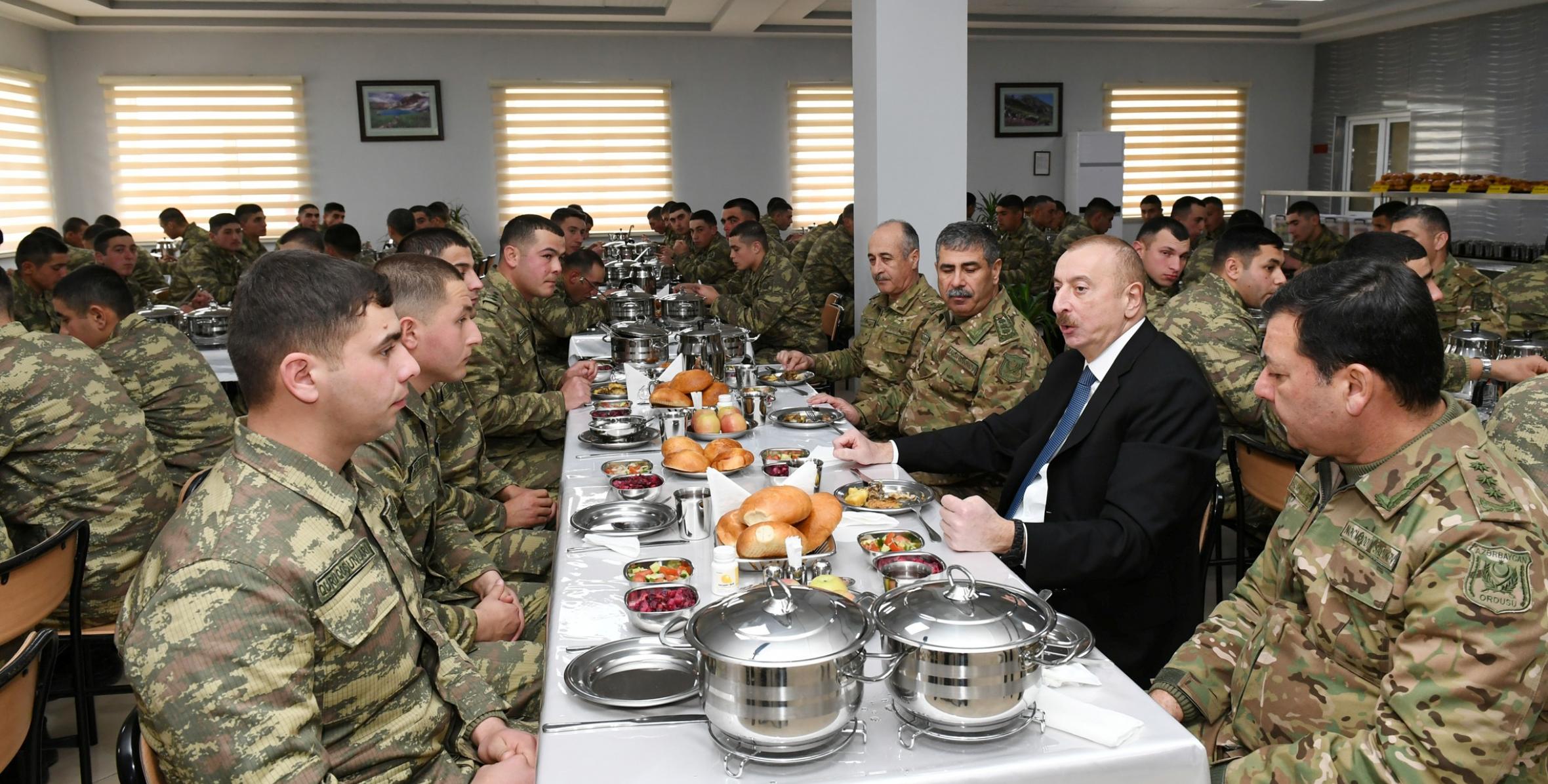 Ильхам Алиев ознакомился с условиями, созданными в N-ской воинской части Министерства обороны, построенной на территории Бейляганского района