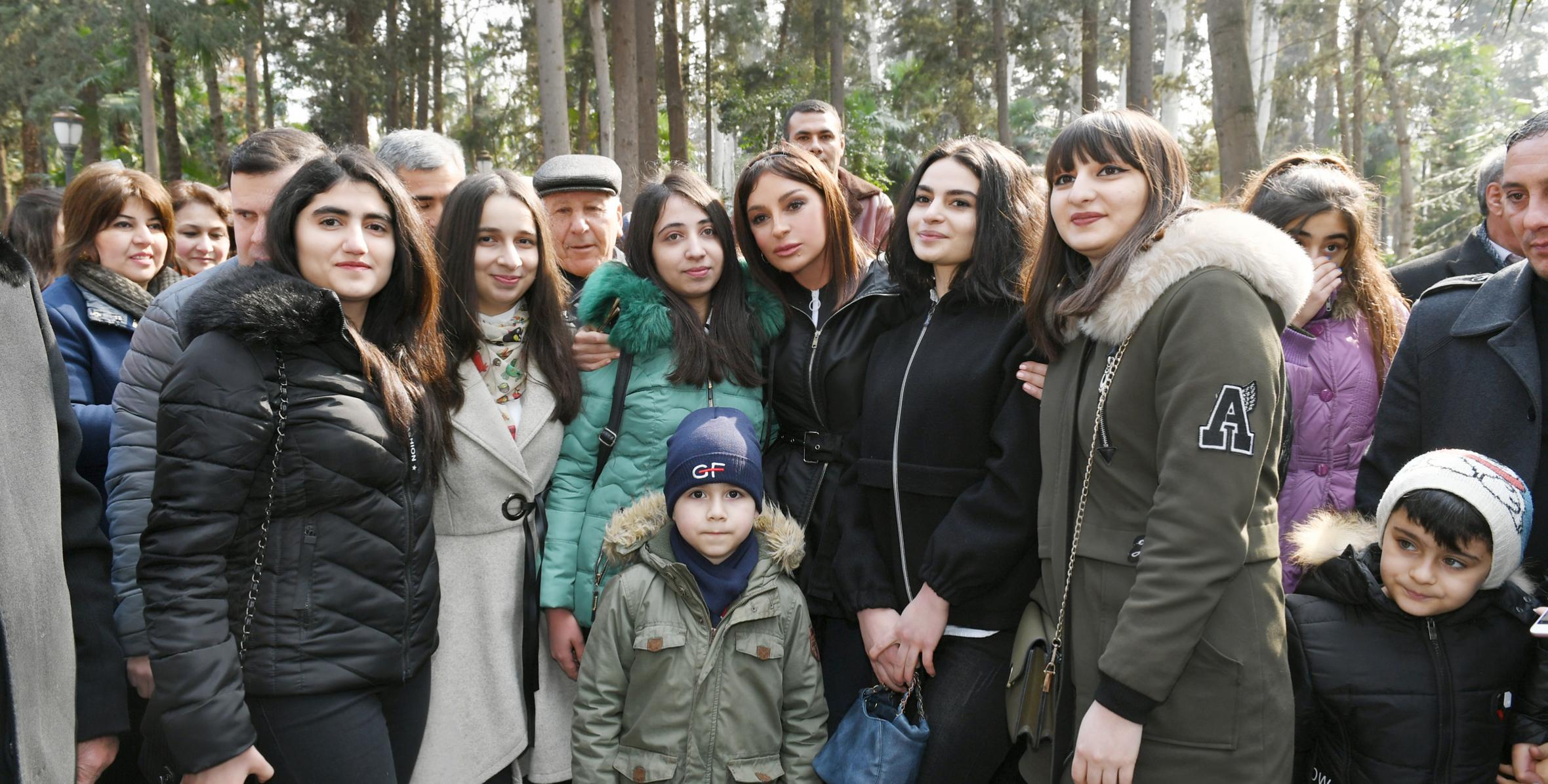 First Vice-President Mehriban Aliyeva met with Ganja residents in Khan Baghi culture and recreation park
