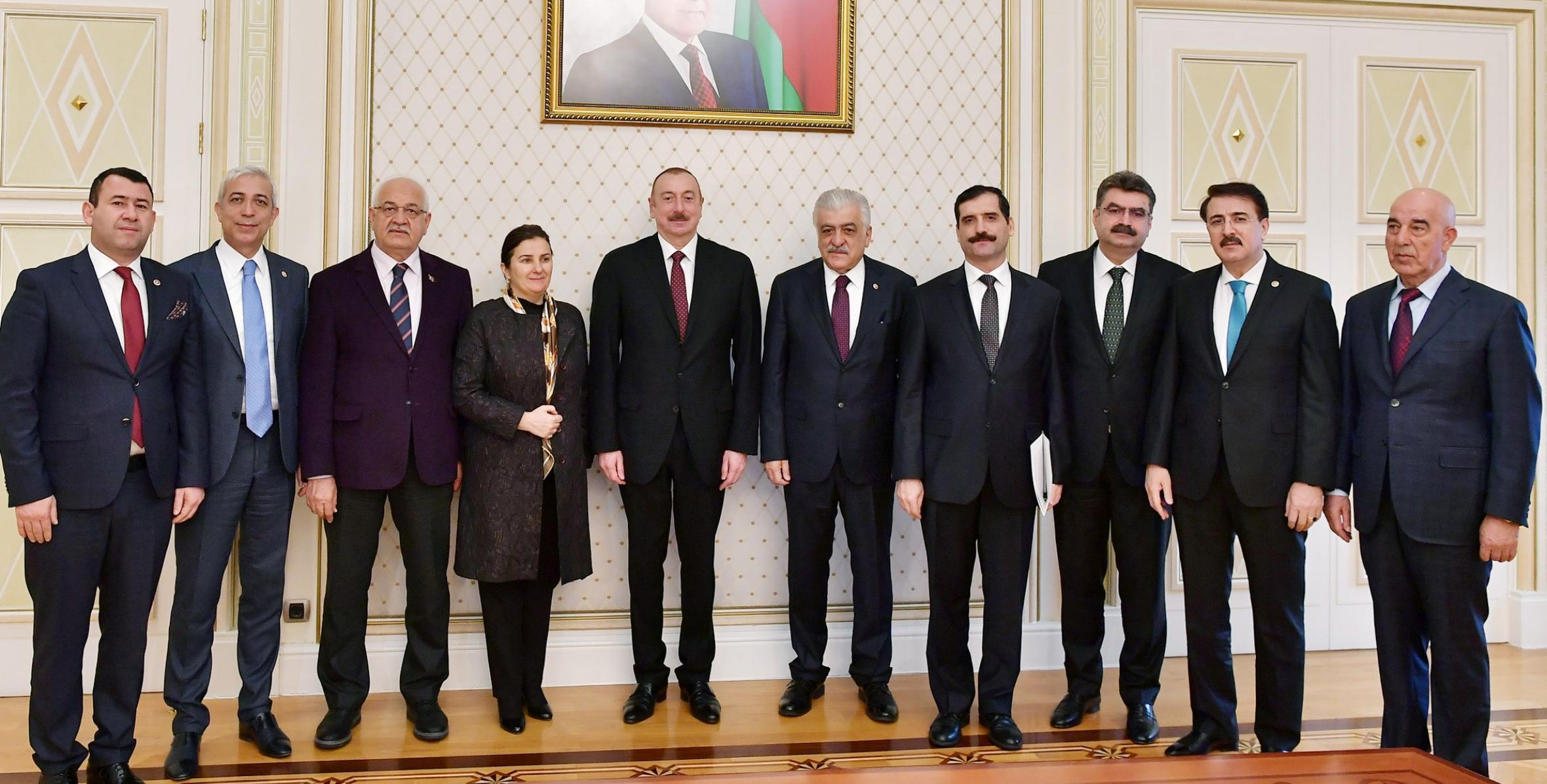 Ильхам Алиев принял делегацию во главе с руководителем межпарламентской группы дружбы Турция-Азербайджан