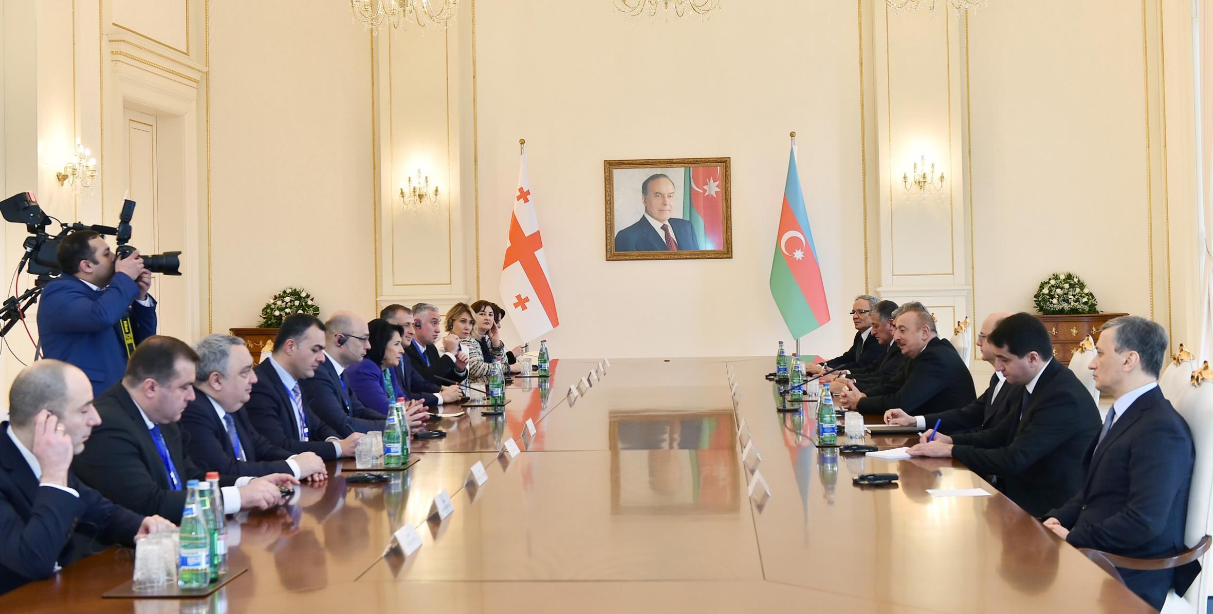 Состоялась встреча президентов Азербайджана и Грузии в расширенном составе