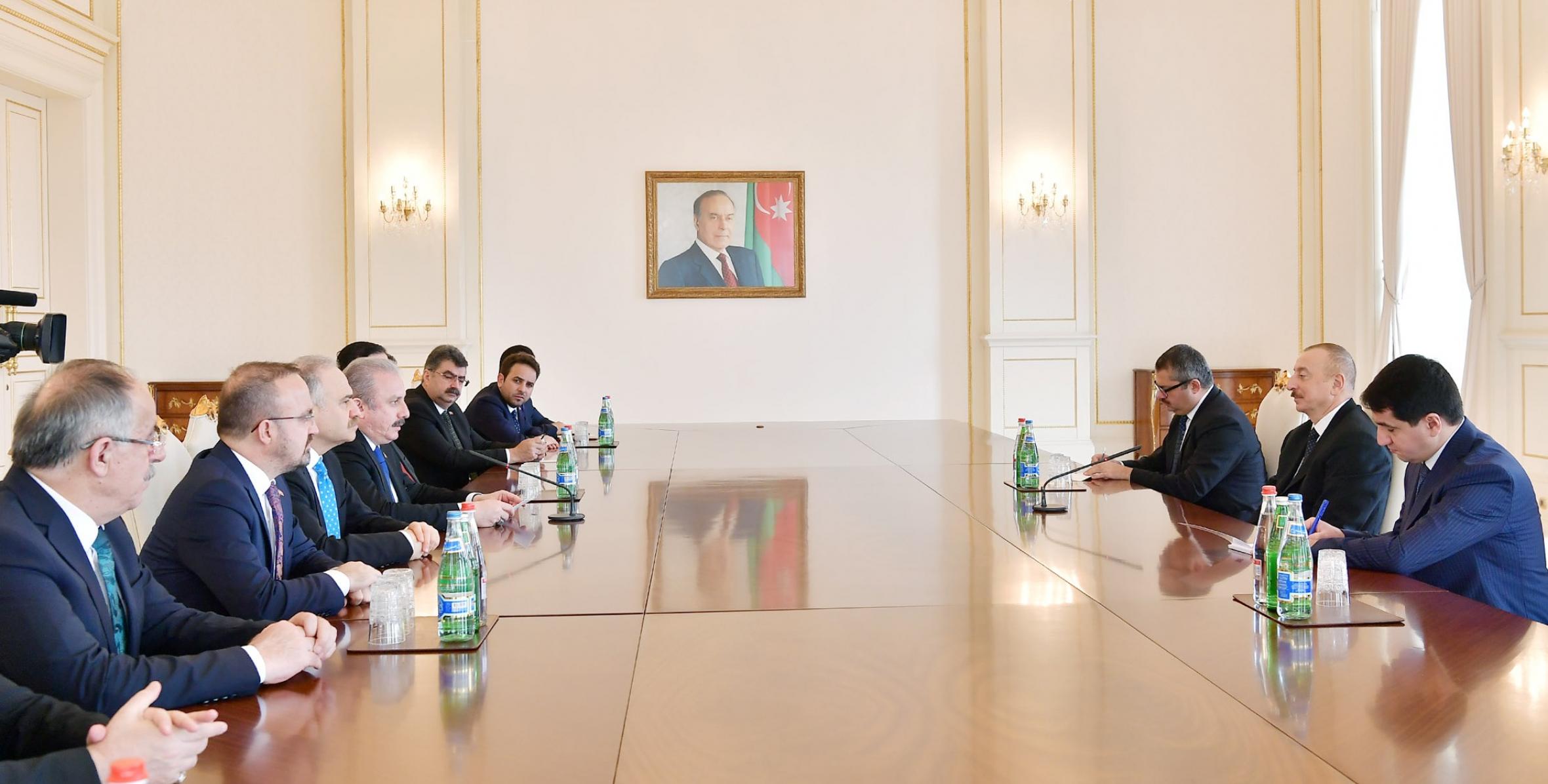 Ильхам Алиев принял делегацию под руководством председателя парламента Турции