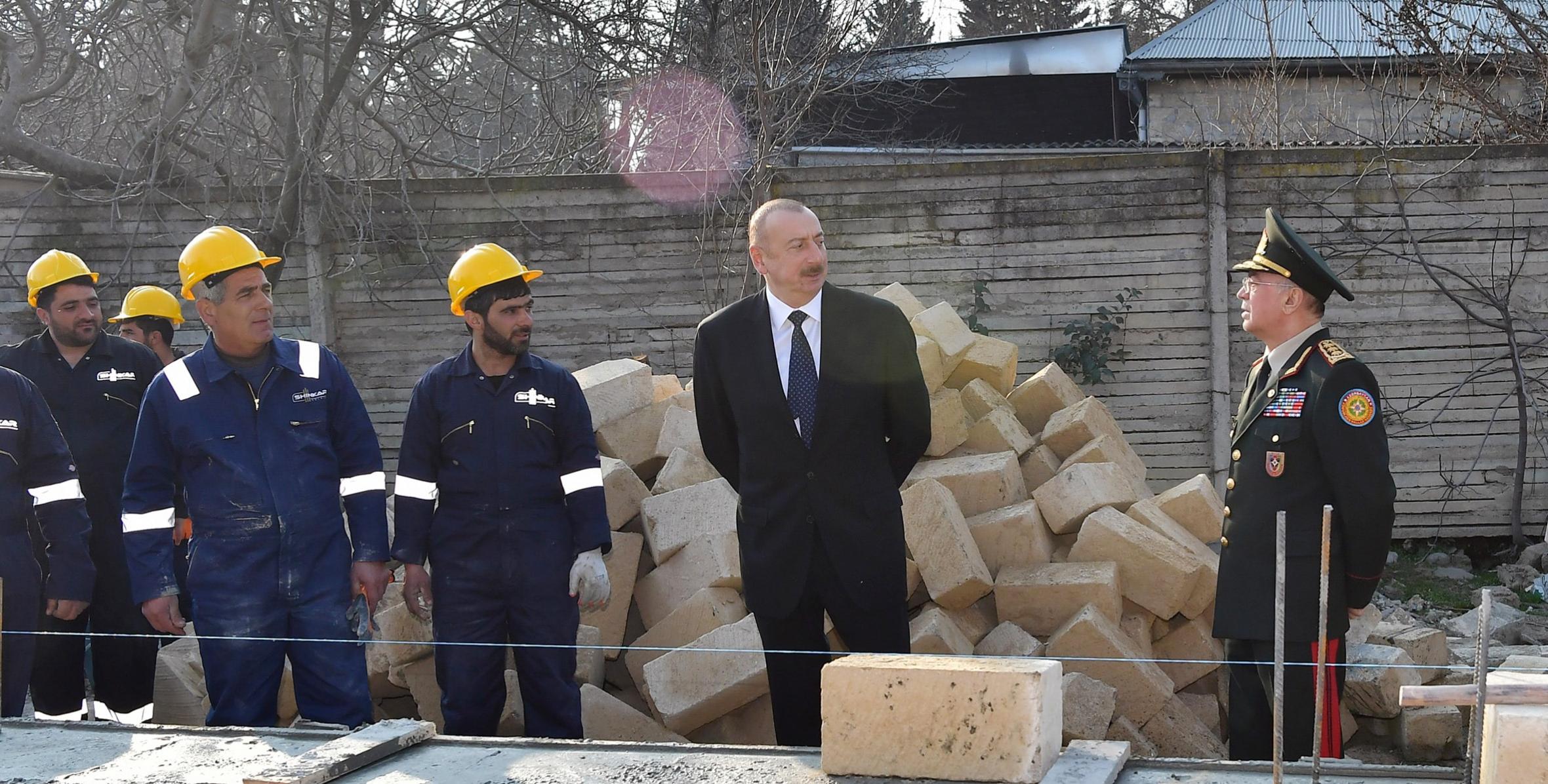 Ильхам Алиев на месте ознакомился с работой по ликвидации последствий землетрясения в Агсу