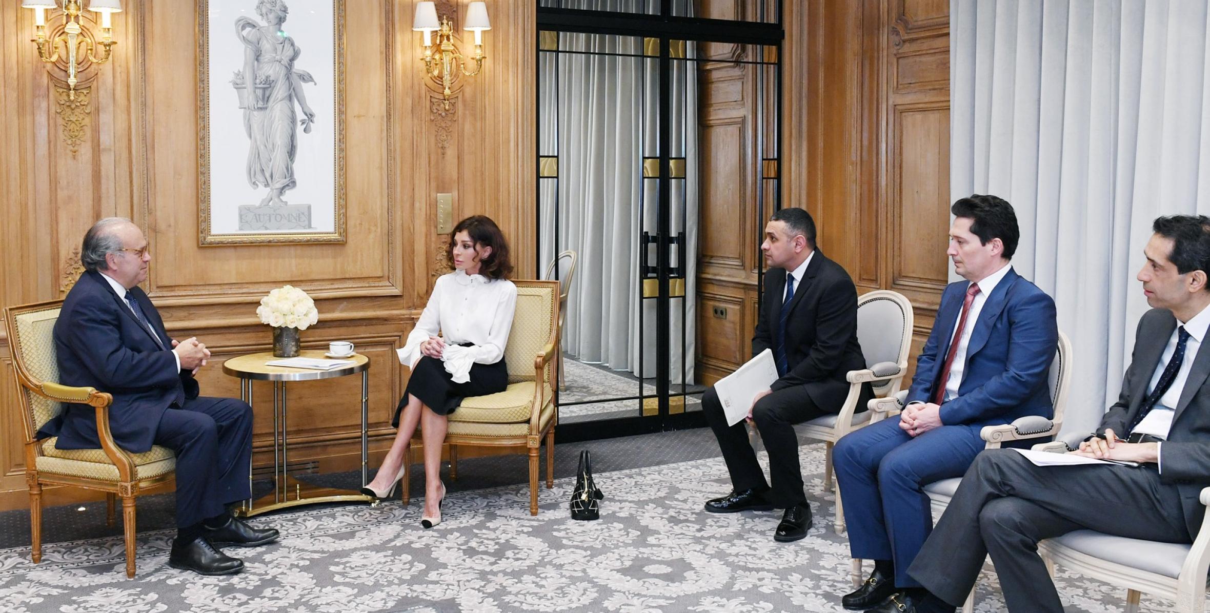 Birinci vitse-prezidenti Mehriban Əliyeva Fransanın Milli Xərçəng İnstitutunun təsisçisi professor David Hayat ilə görüşüb
