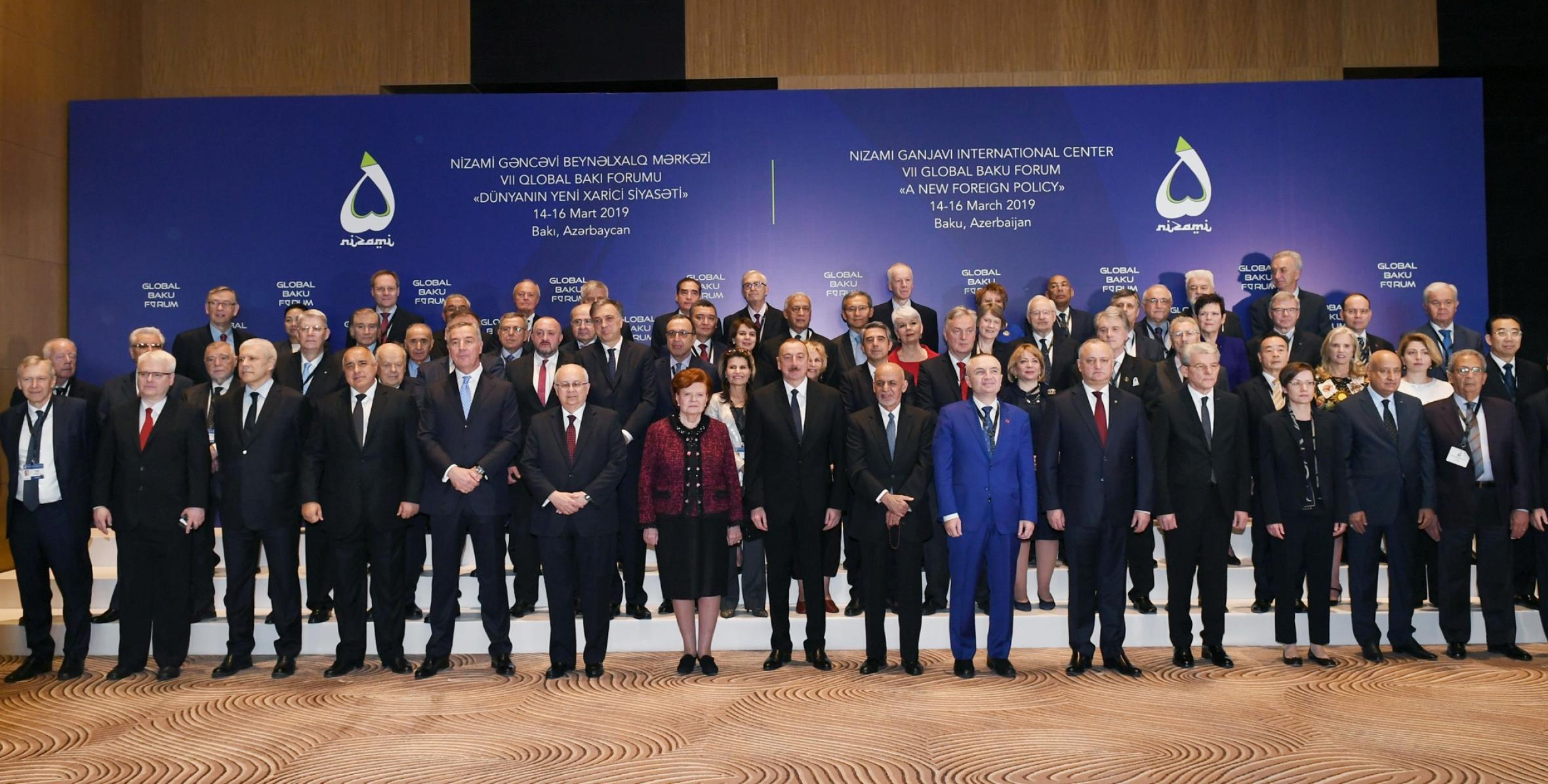 İlham Əliyev VII Qlobal Bakı Forumunun açılışında iştirak edib