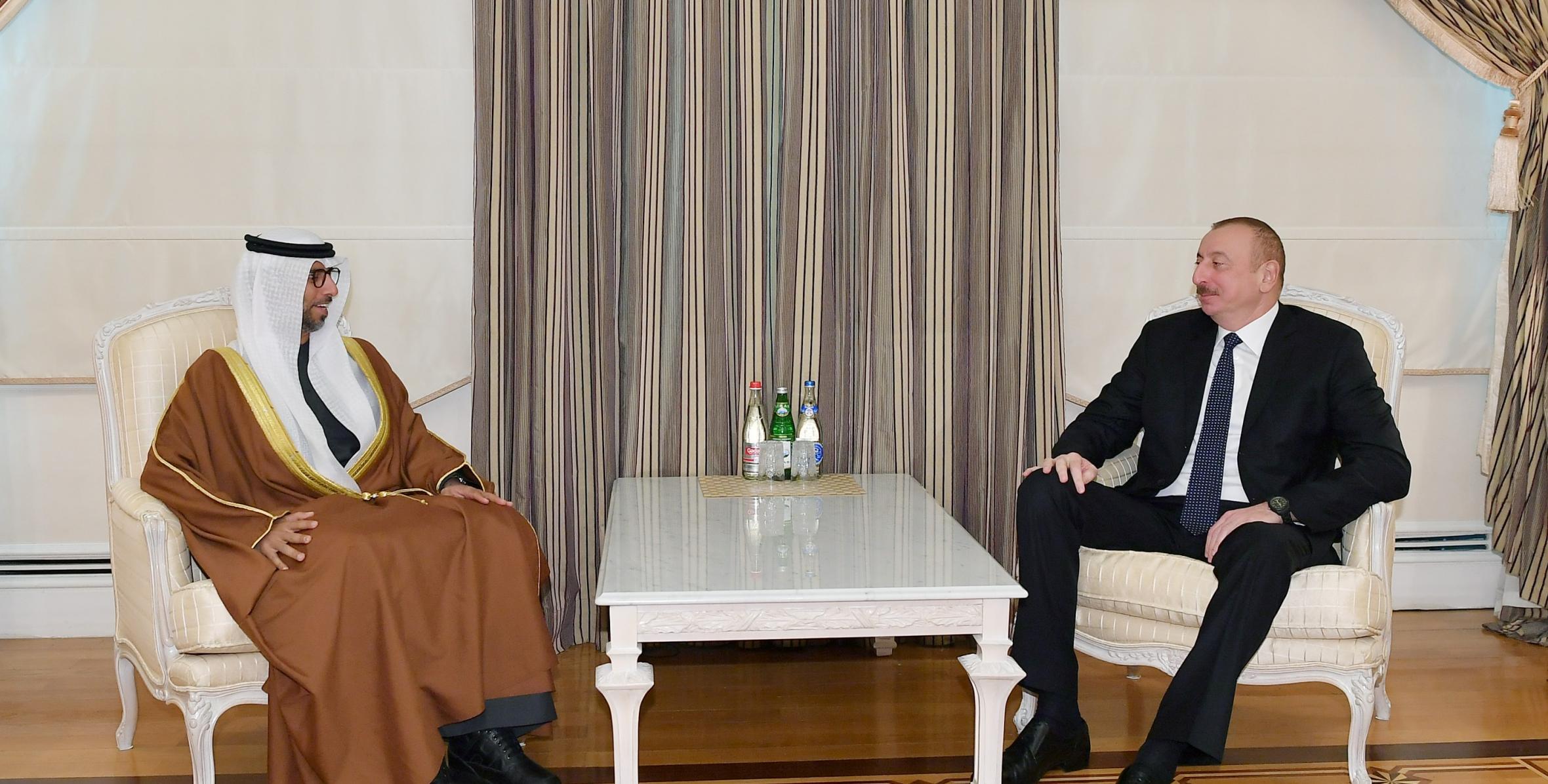 Ильхам Алиев принял министра энергетики и промышленности Объединенных Арабских Эмиратов
