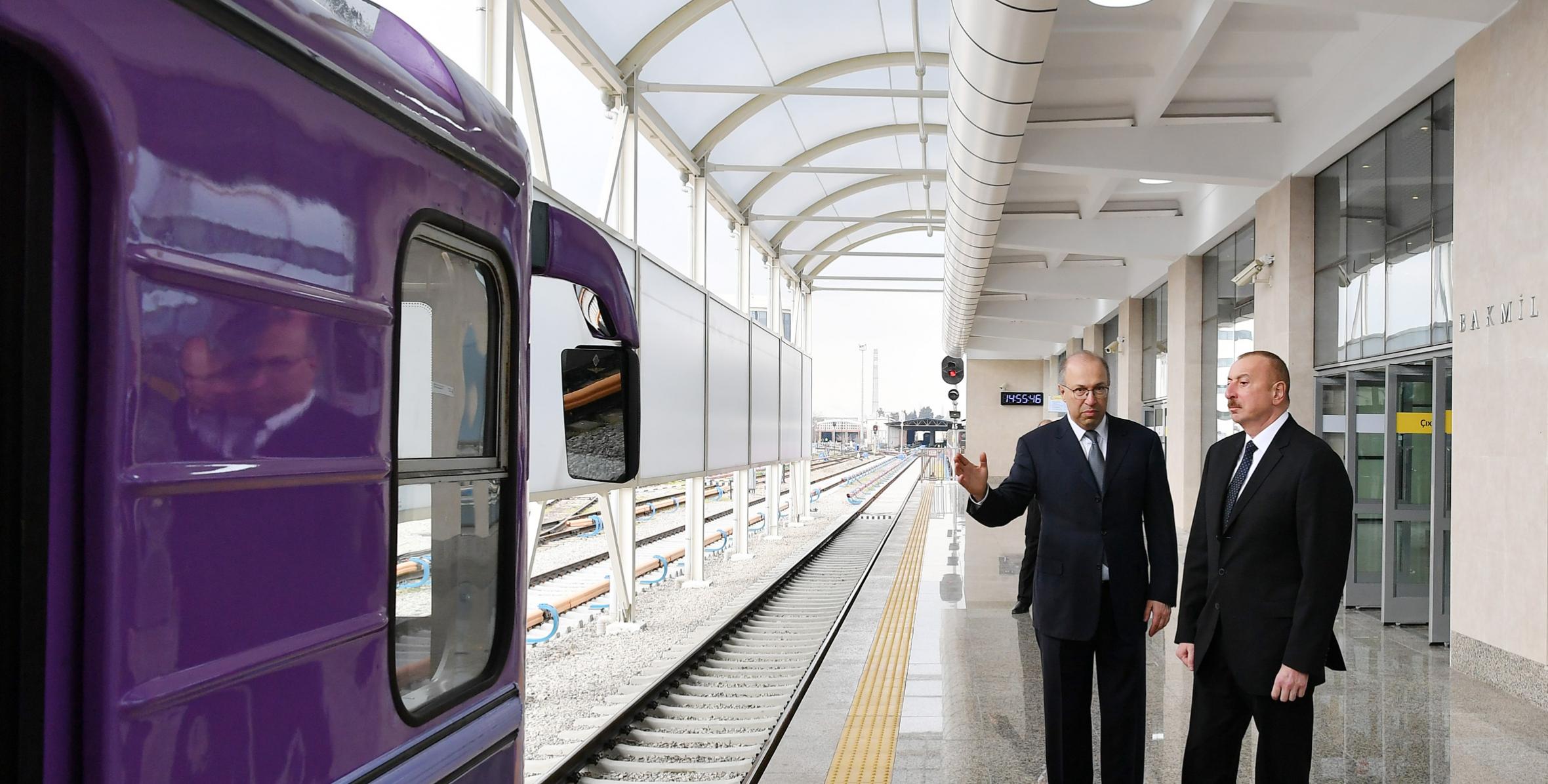 Ильхам Алиев ознакомился с условиями, созданными на капитально реконструированной станции «Бакмил» Бакинского метрополитена