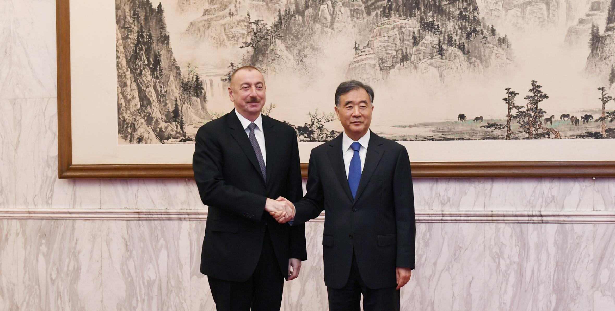 Ильхам Алиев встретился в Пекине с членом Политбюро Центрального комитета Коммунистической партии Китая Ван Яном
