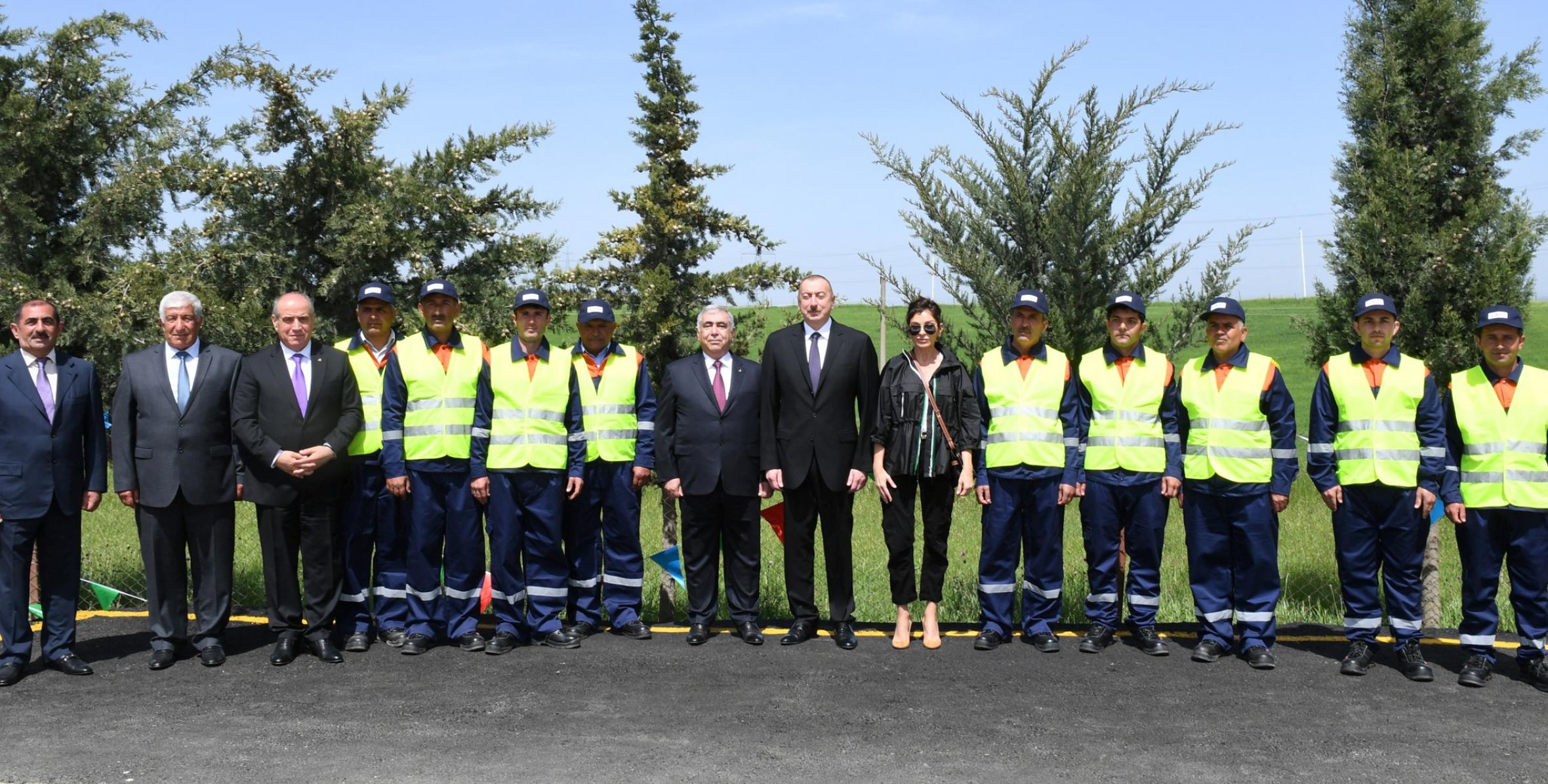 Ильхам Алиев принял участие в открытии автомобильной дороги Гобустан-Поладлы