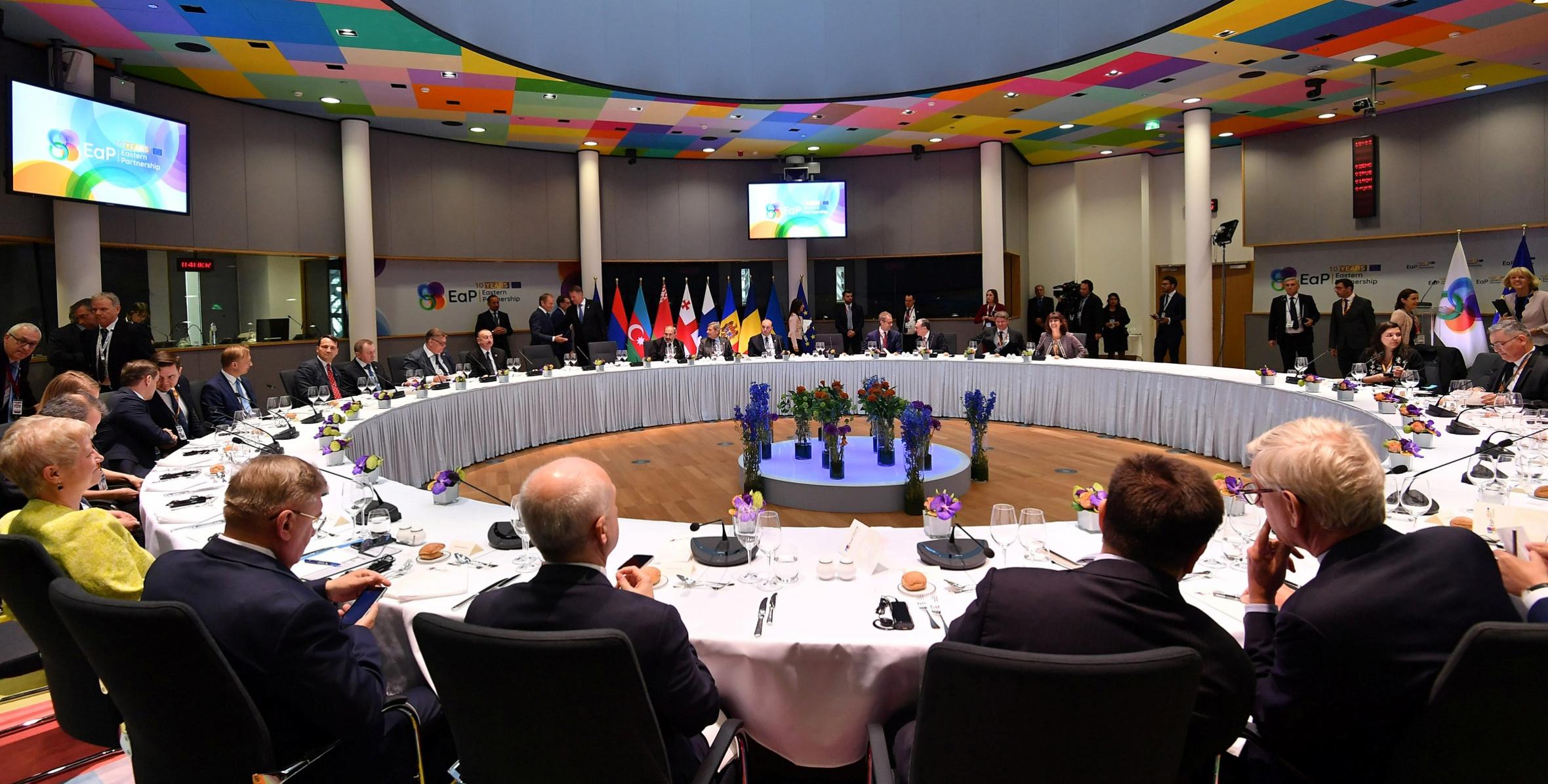 От имени президента Совета Европейского Союза Дональда Туска был дан ужин в честь глав государств и правительств стран «Восточного партнерства»