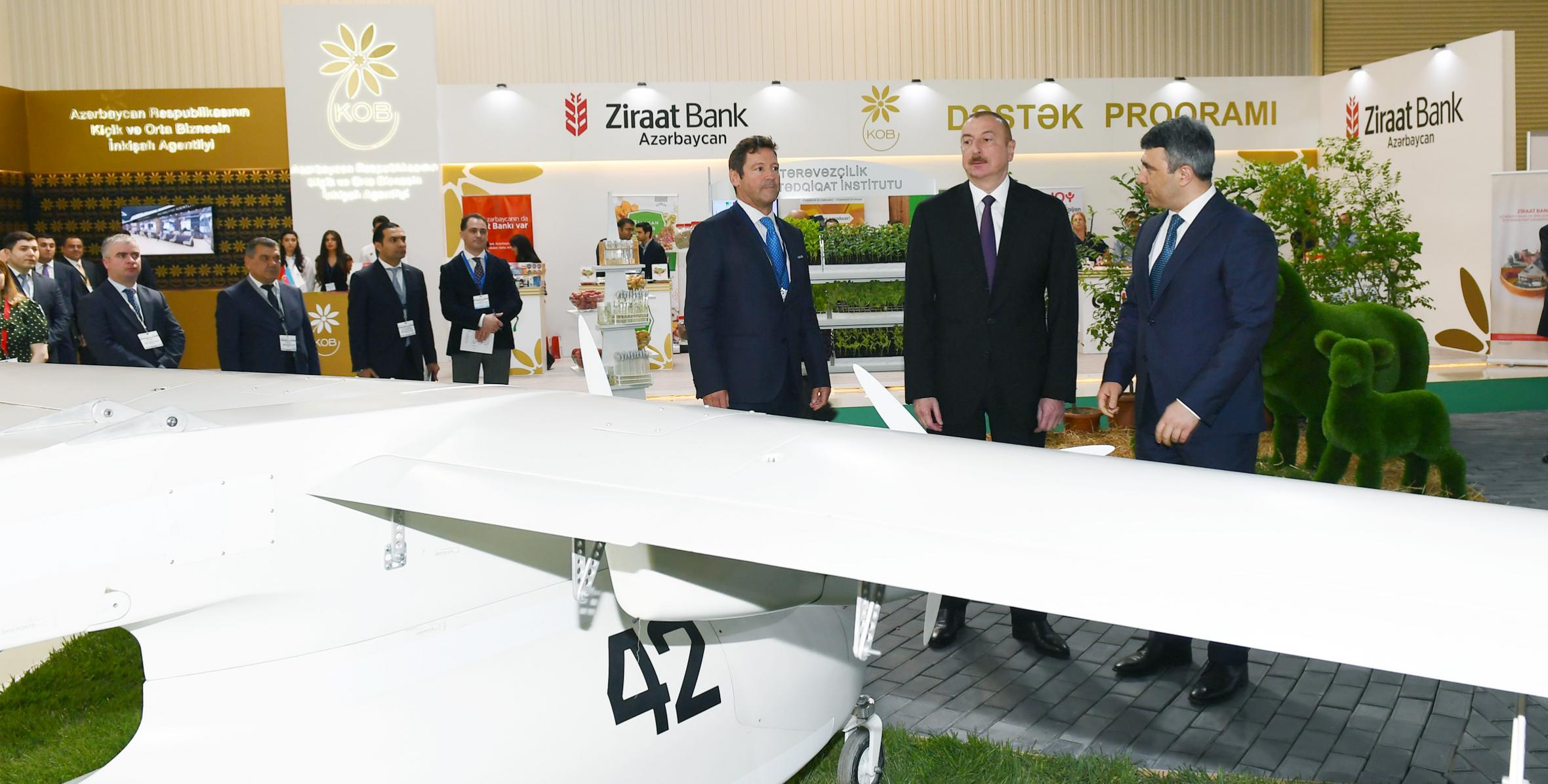 Ильхам Алиев ознакомился с XXV Азербайджанской международной выставкой пищевой промышленности и XIII Азербайджанской международной выставкой сельского хозяйства