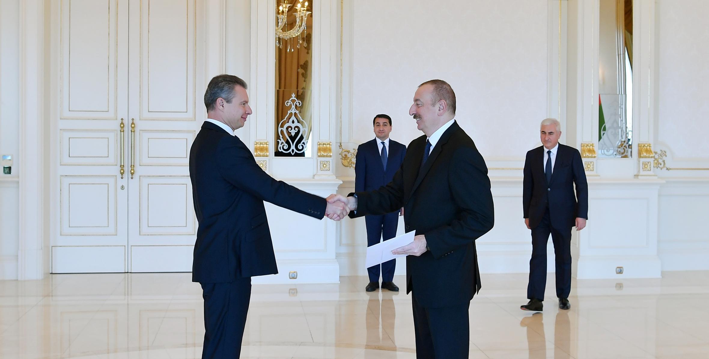 Ильхам Алиев принял верительные грамоты новоназначенного посла Украины в Азербайджане