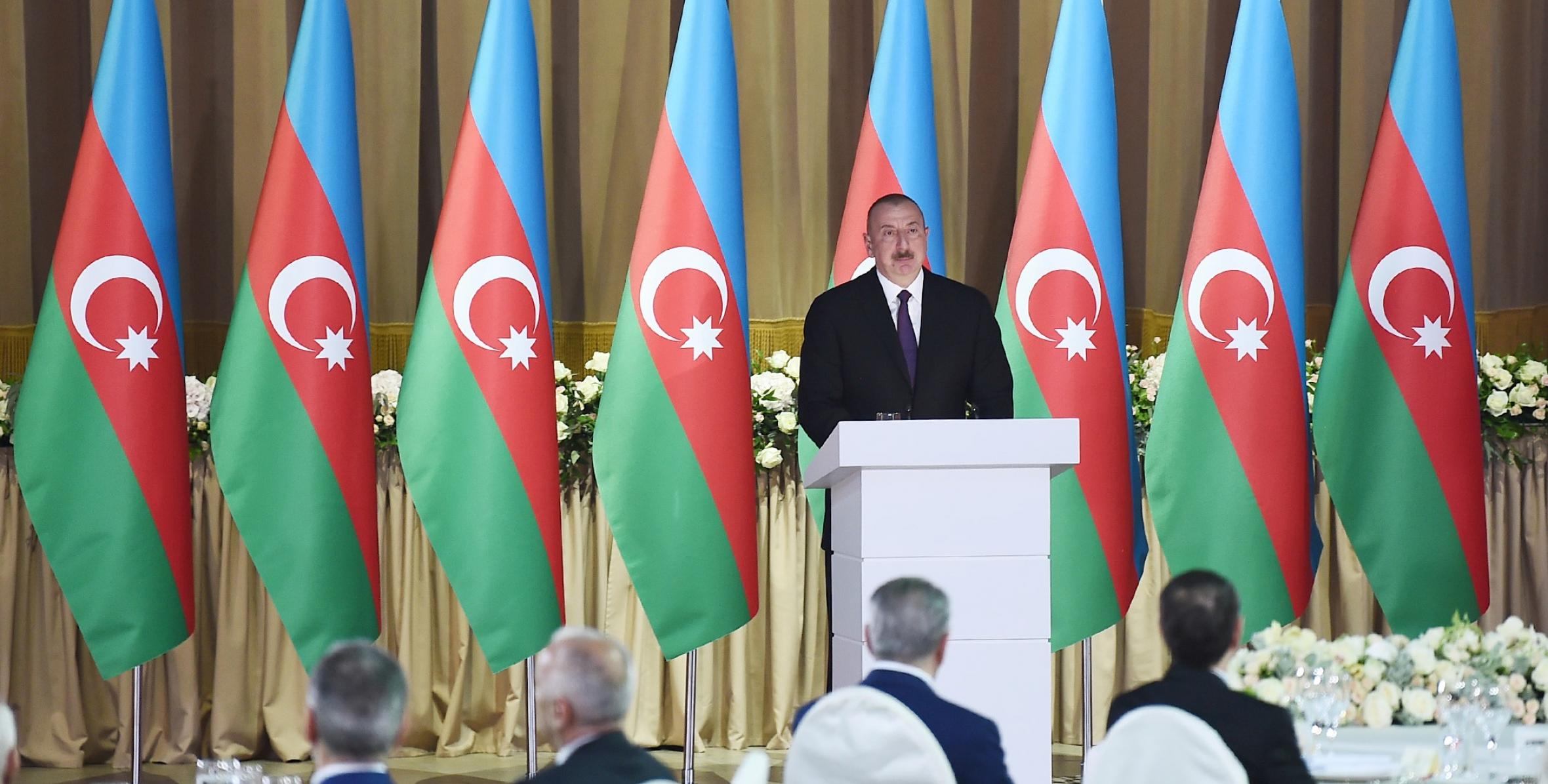 Ильхам Алиев принял участие в официальном приеме, организованном по случаю 28 Мая – Дня Республики