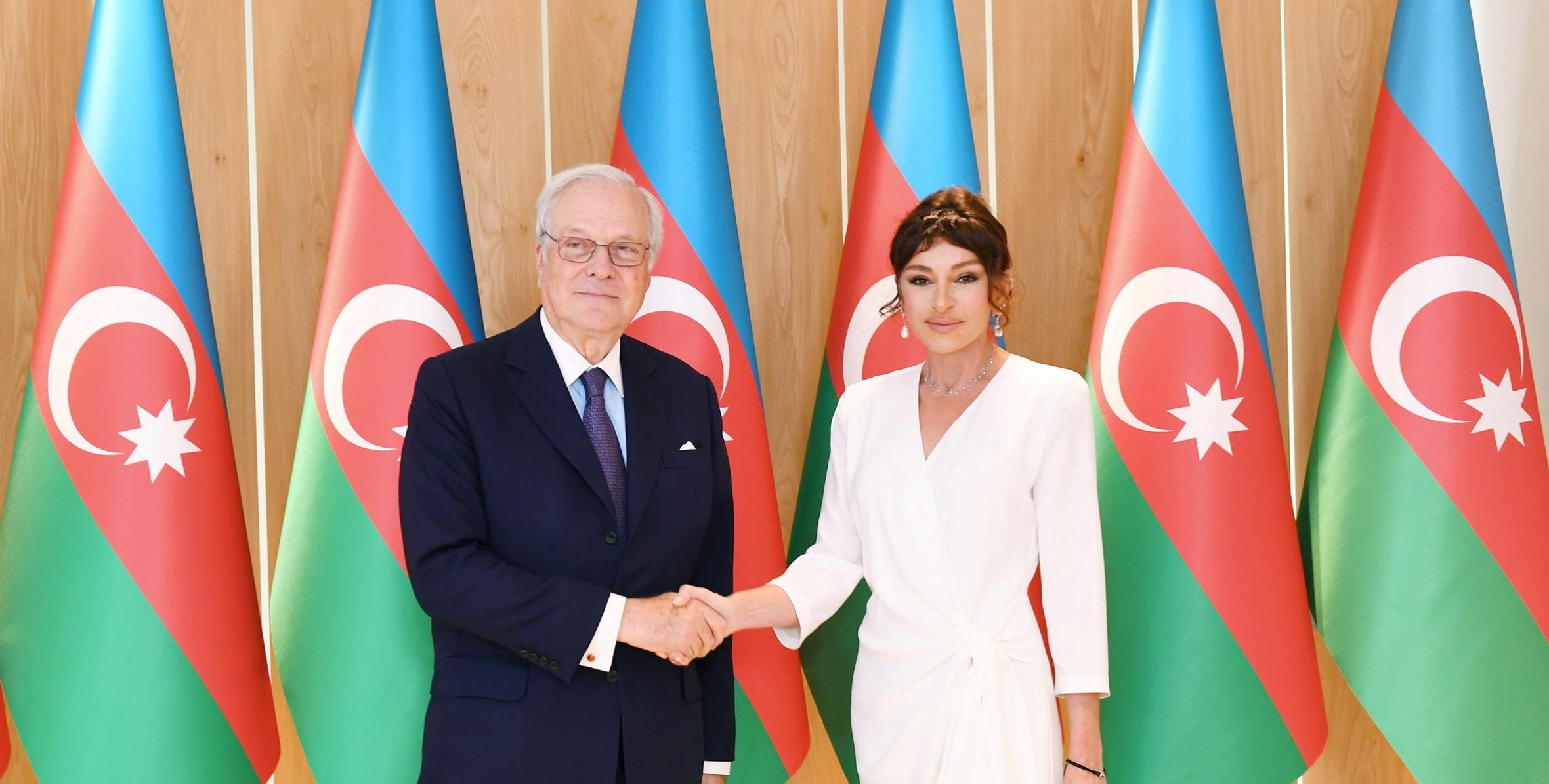 First Vice-President Mehriban Aliyeva met with chairman of Rothschild Global Financial Advisory
