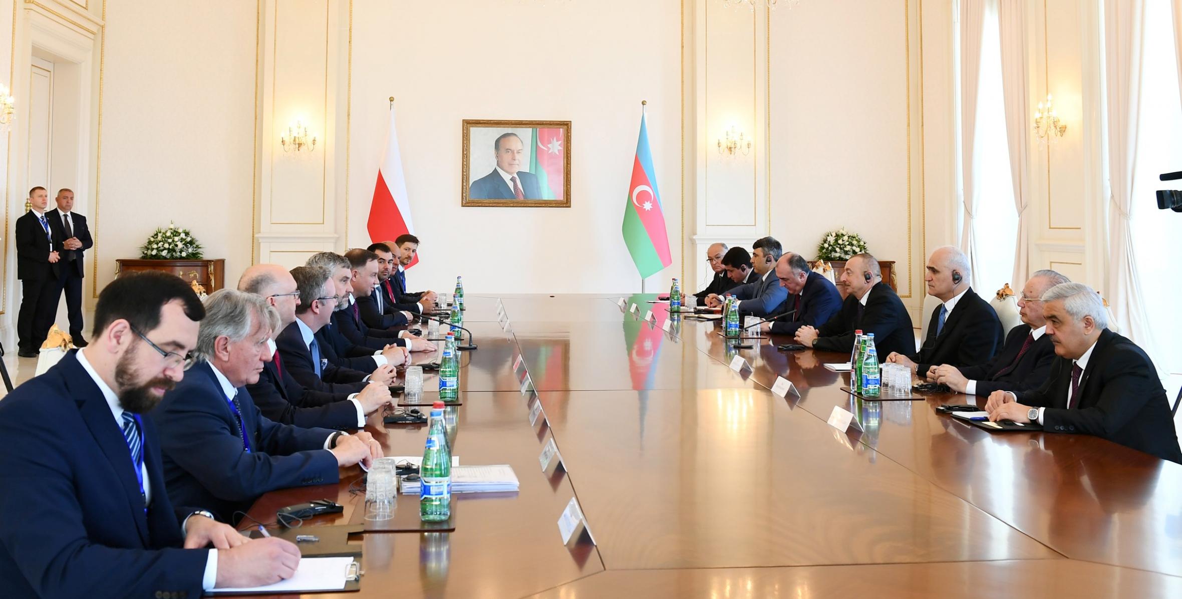 Состоялась встреча президентов Азербайджана и Польши в расширенном составе