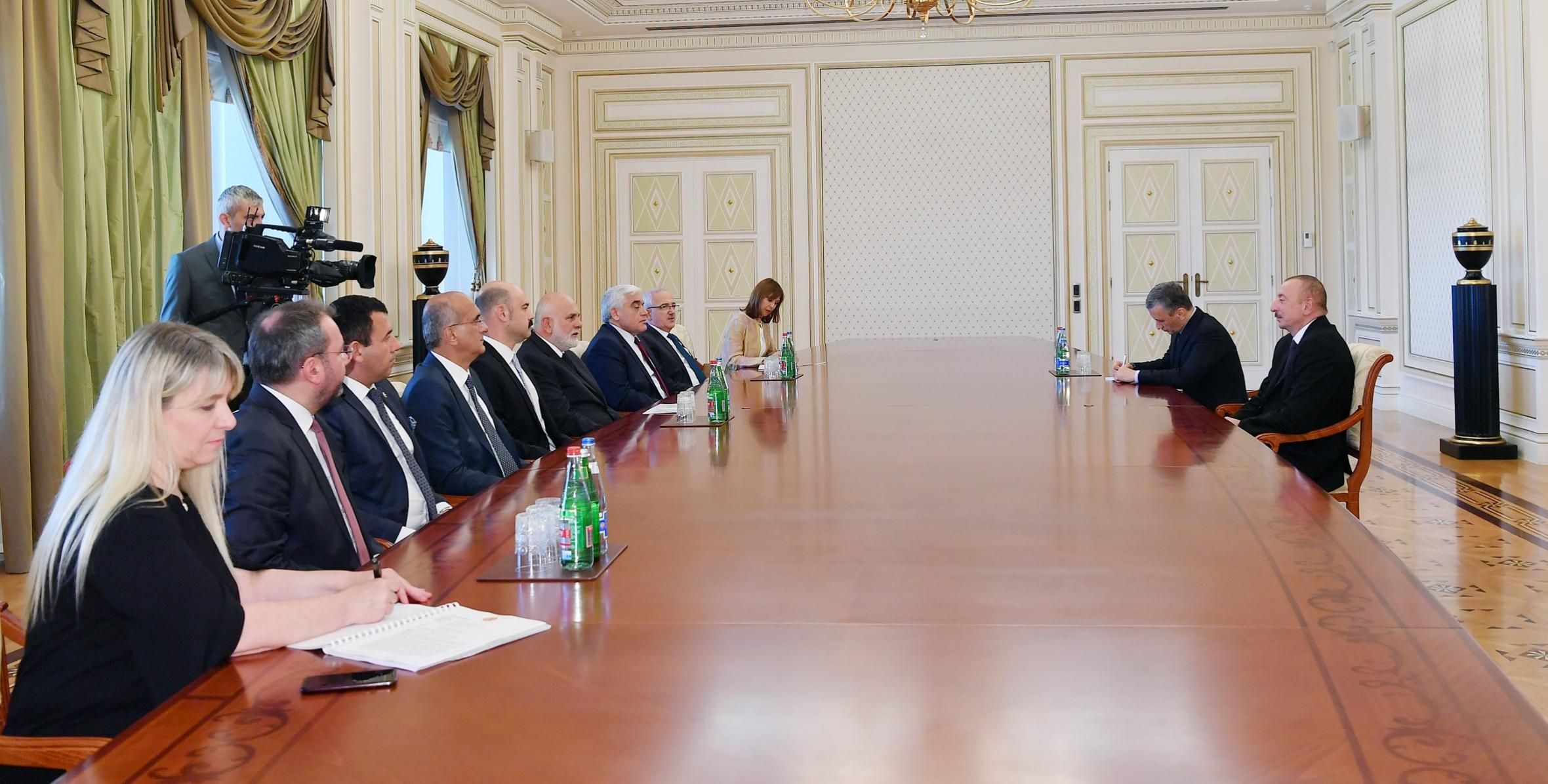 Ильхам Алиев принял делегацию во главе с вице-спикером Великого национального собрания Турции